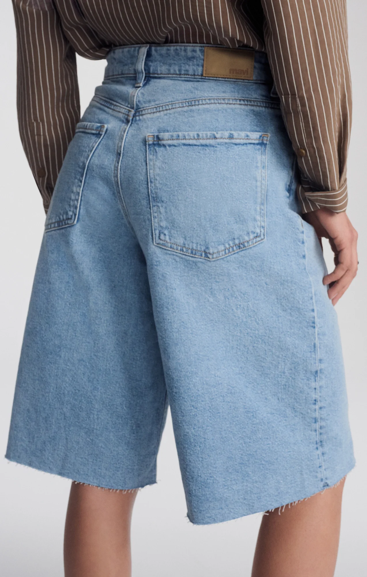 AKIRA BERMUDA SHORTS IN LIGHT BLUE 90'S - Image 2