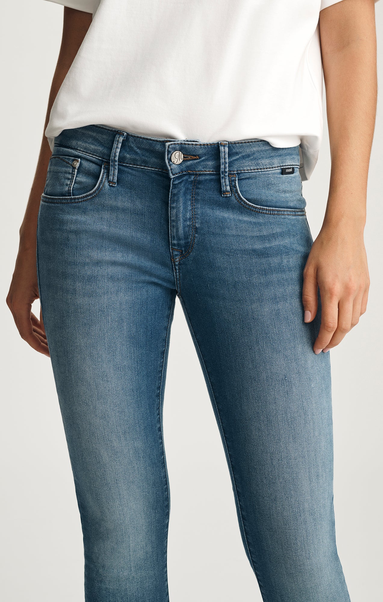 ALEXA SKINNY IN MID SUPERSOFT - Image 4