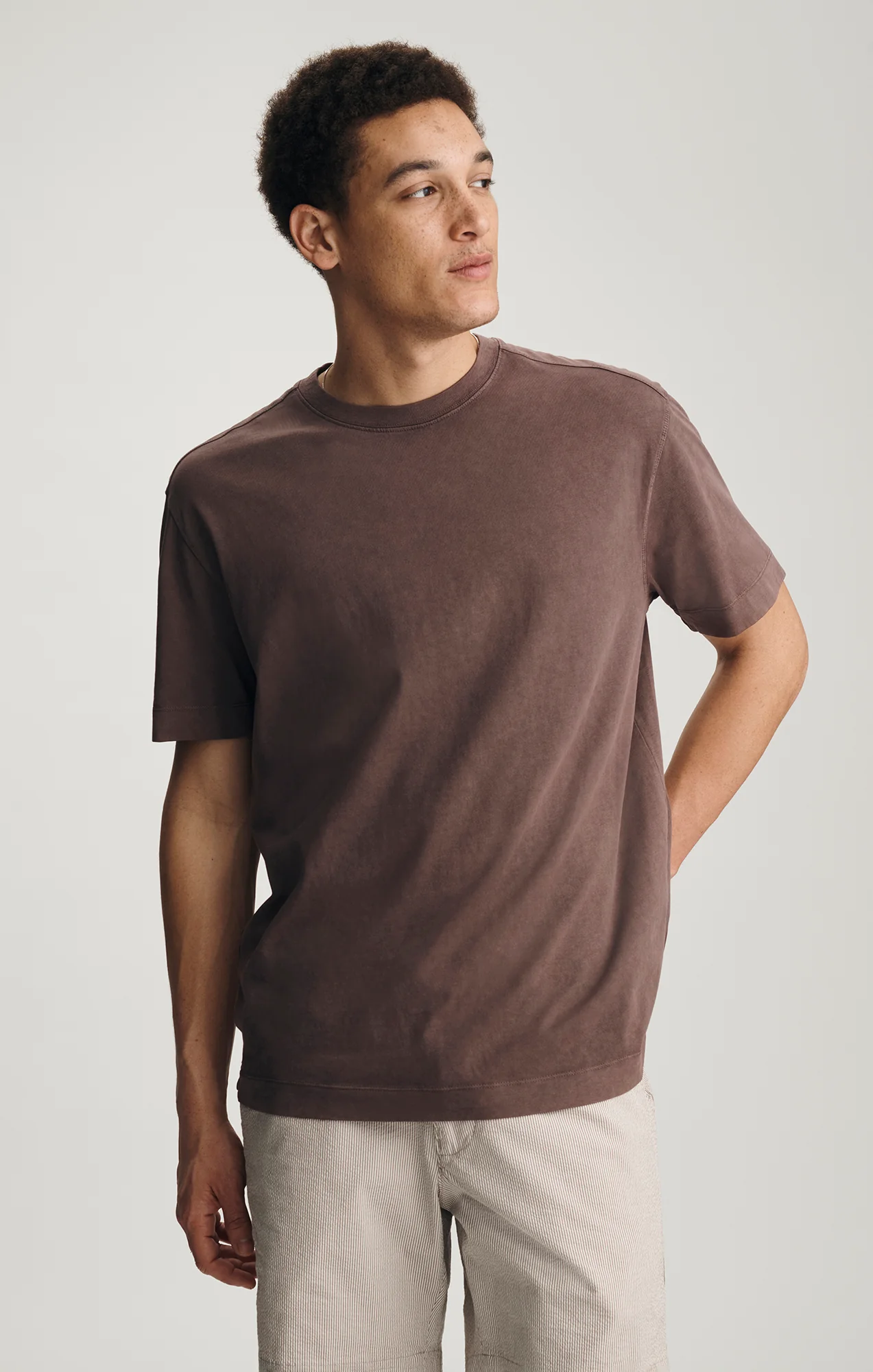 BACK SEAM CREW NECK T-SHIRT IN CHOCOLATE MARTINI