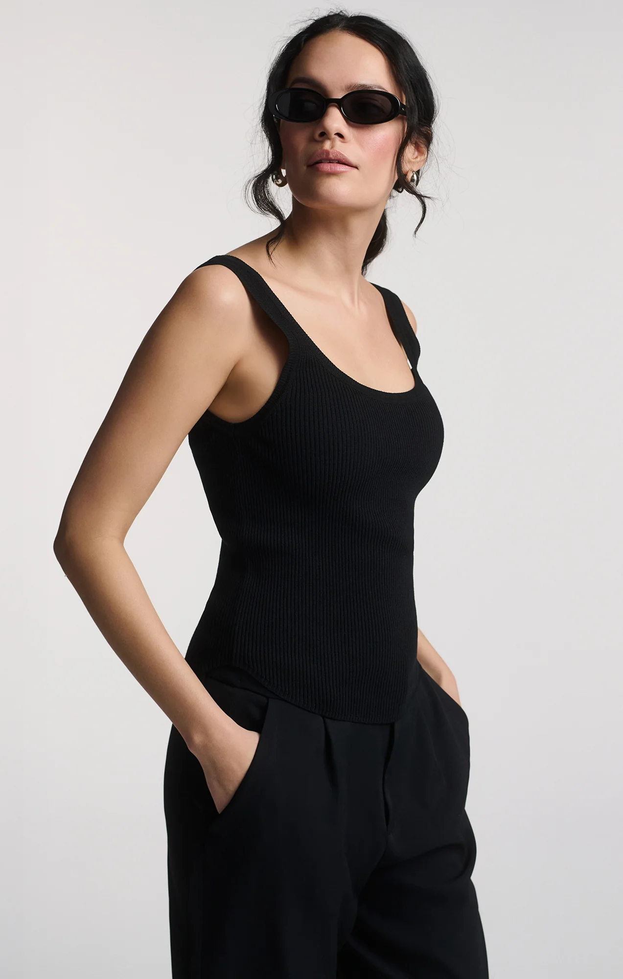 BASIC TANK TOP IN BLACK - Image 3