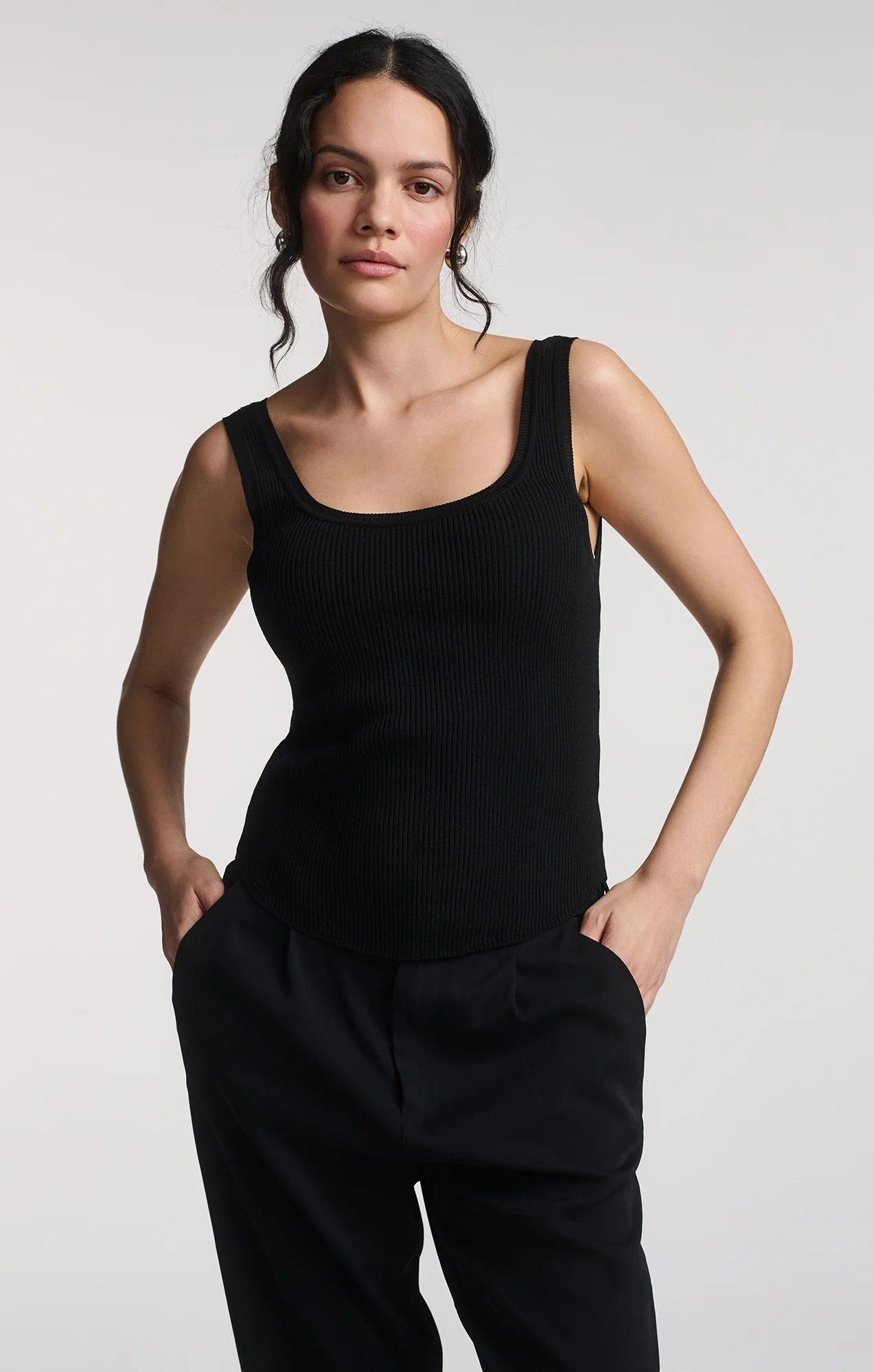 BASIC TANK TOP IN BLACK - Image 5