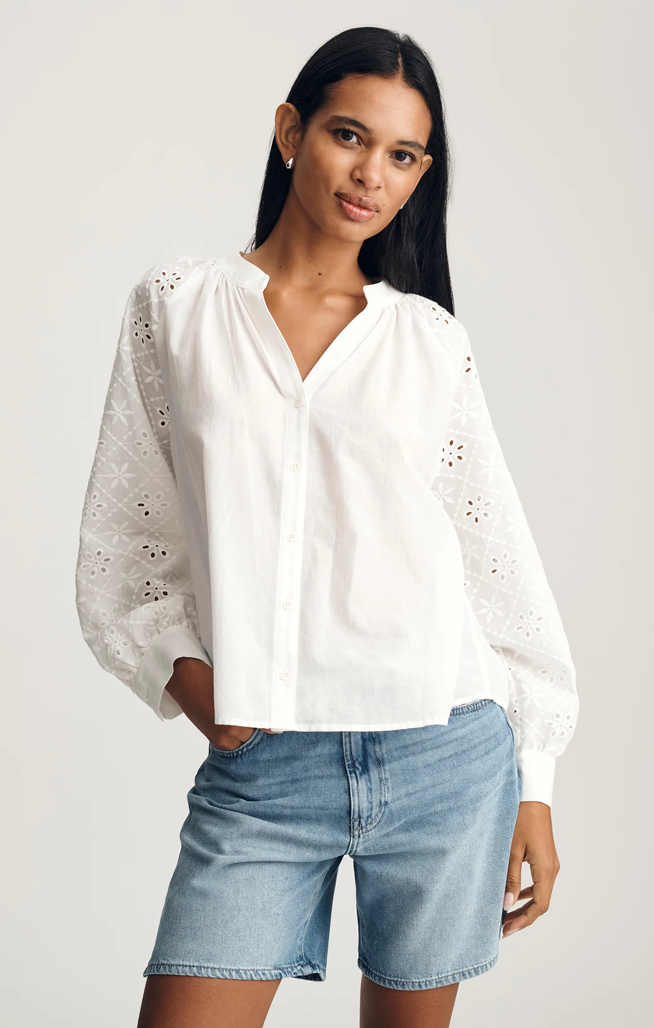 EMBROIDERED SLEEVE BUTTON-UP SHIRT IN WHITE