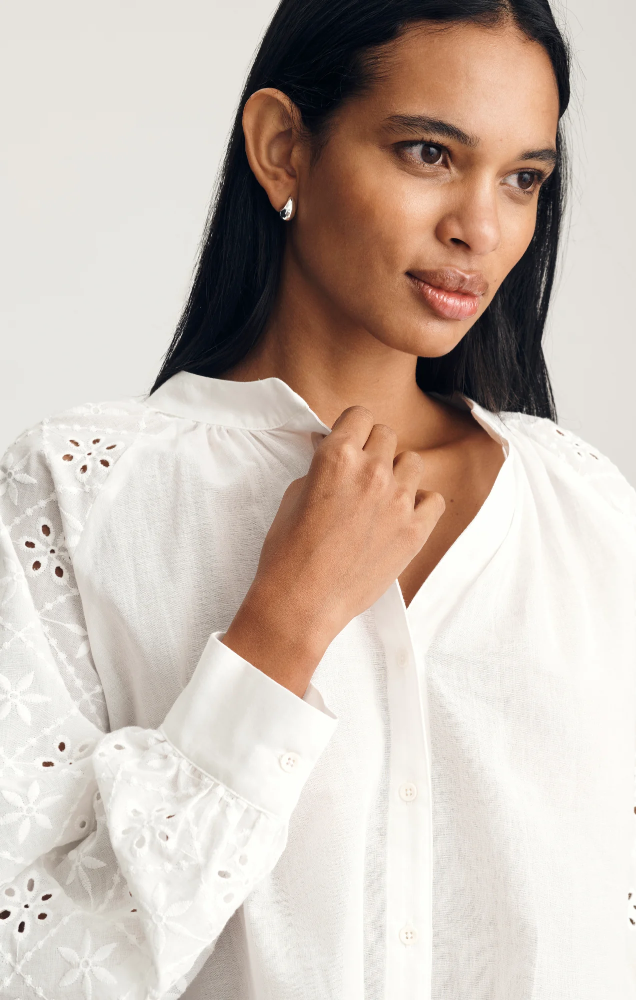 EMBROIDERED SLEEVE BUTTON-UP SHIRT IN WHITE - Image 2