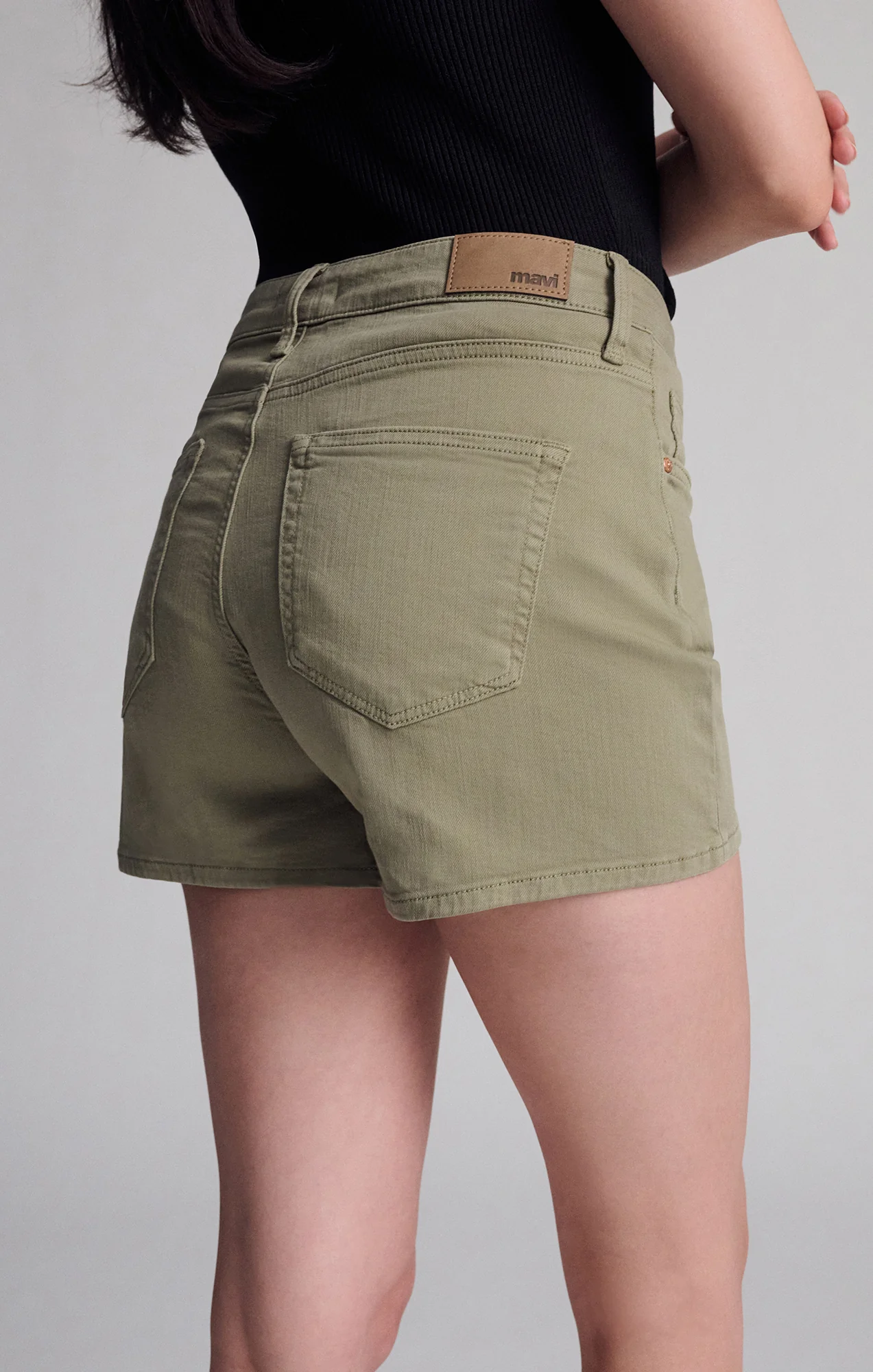 HEIDI STRAIGHT LEG SHORTS IN GREEN FLEX BLUE - Image 4