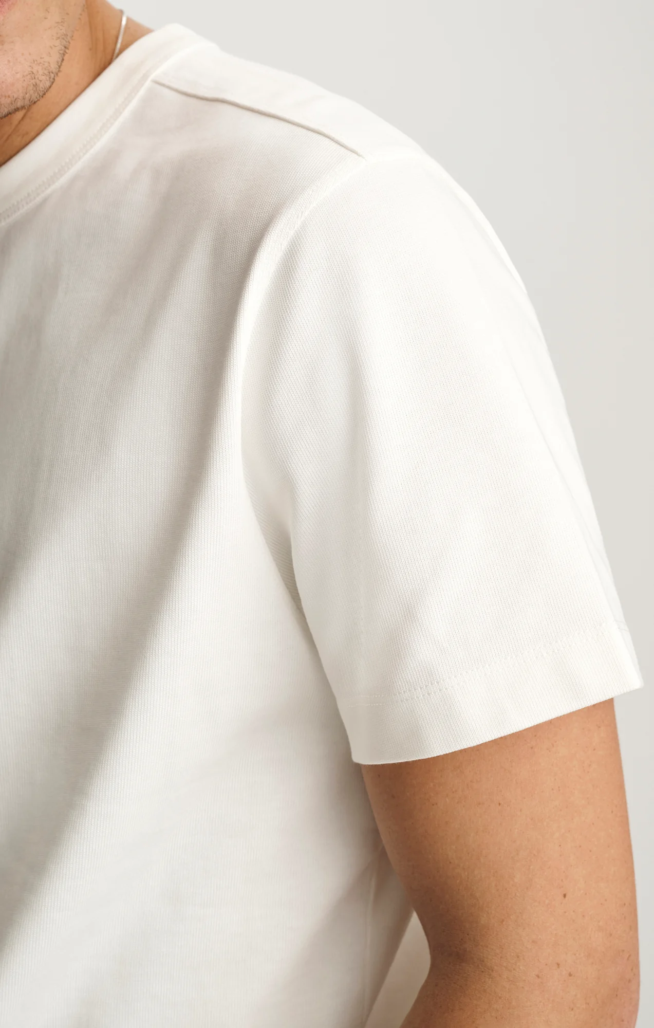 HERITAGE CREW NECK T-SHIRT IN ANTIQUE WHITE - Image 3
