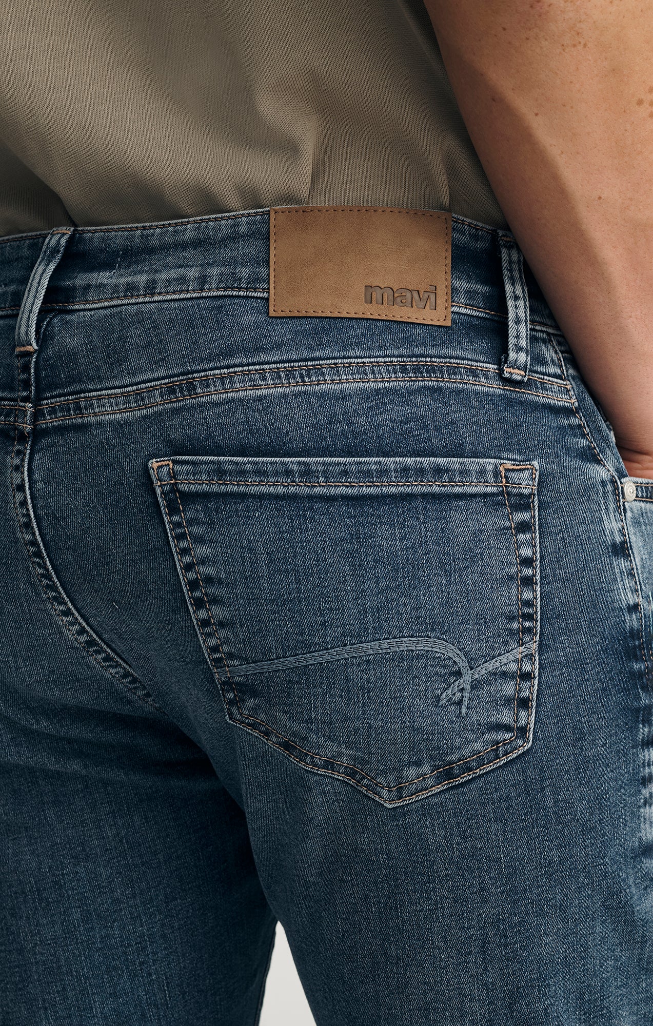 JAKE SLIM LEG JEANS IN BRUSHED WILLIAMSBURG - Image 5