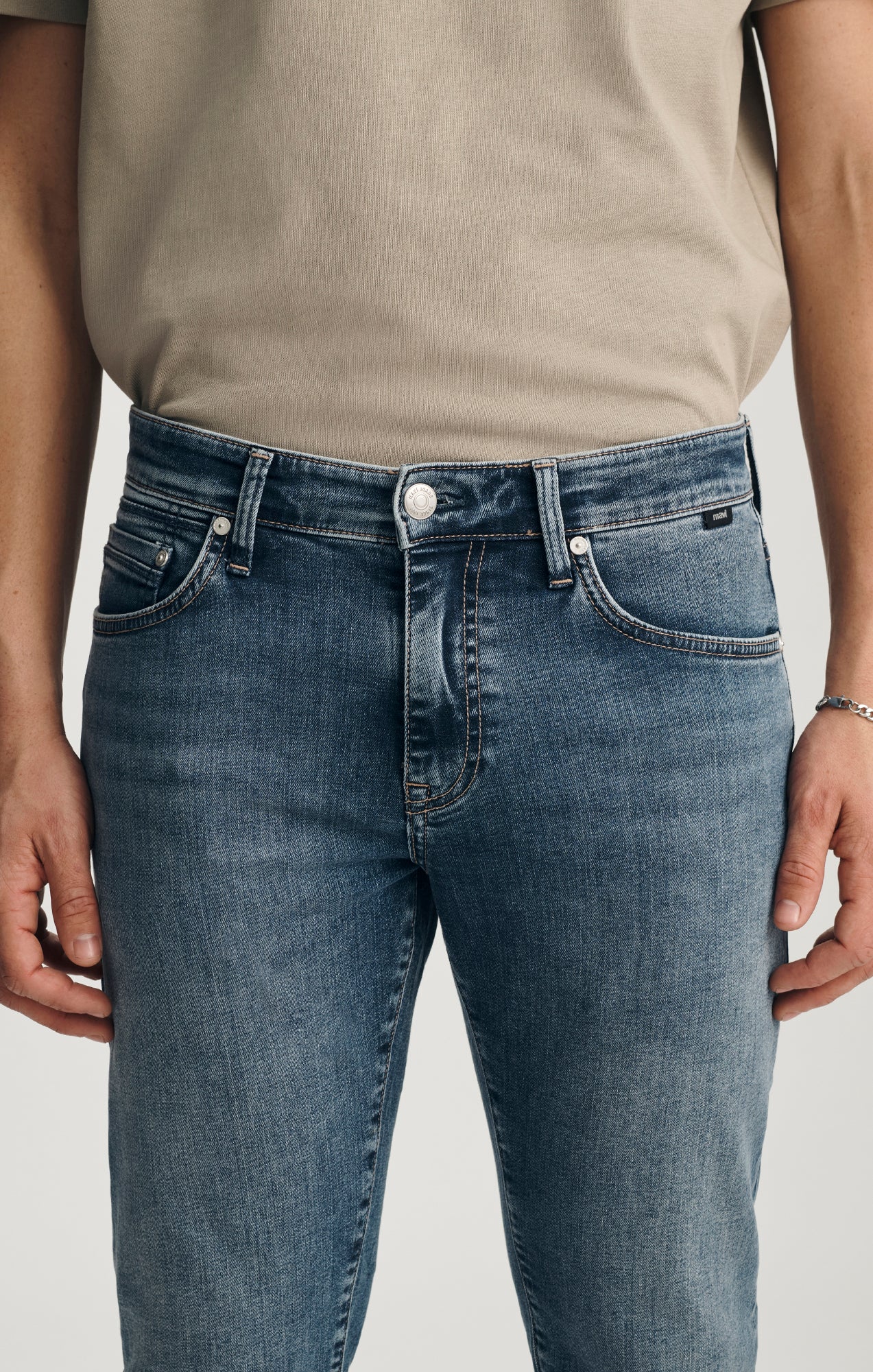 JAKE SLIM LEG JEANS IN BRUSHED WILLIAMSBURG - Image 6