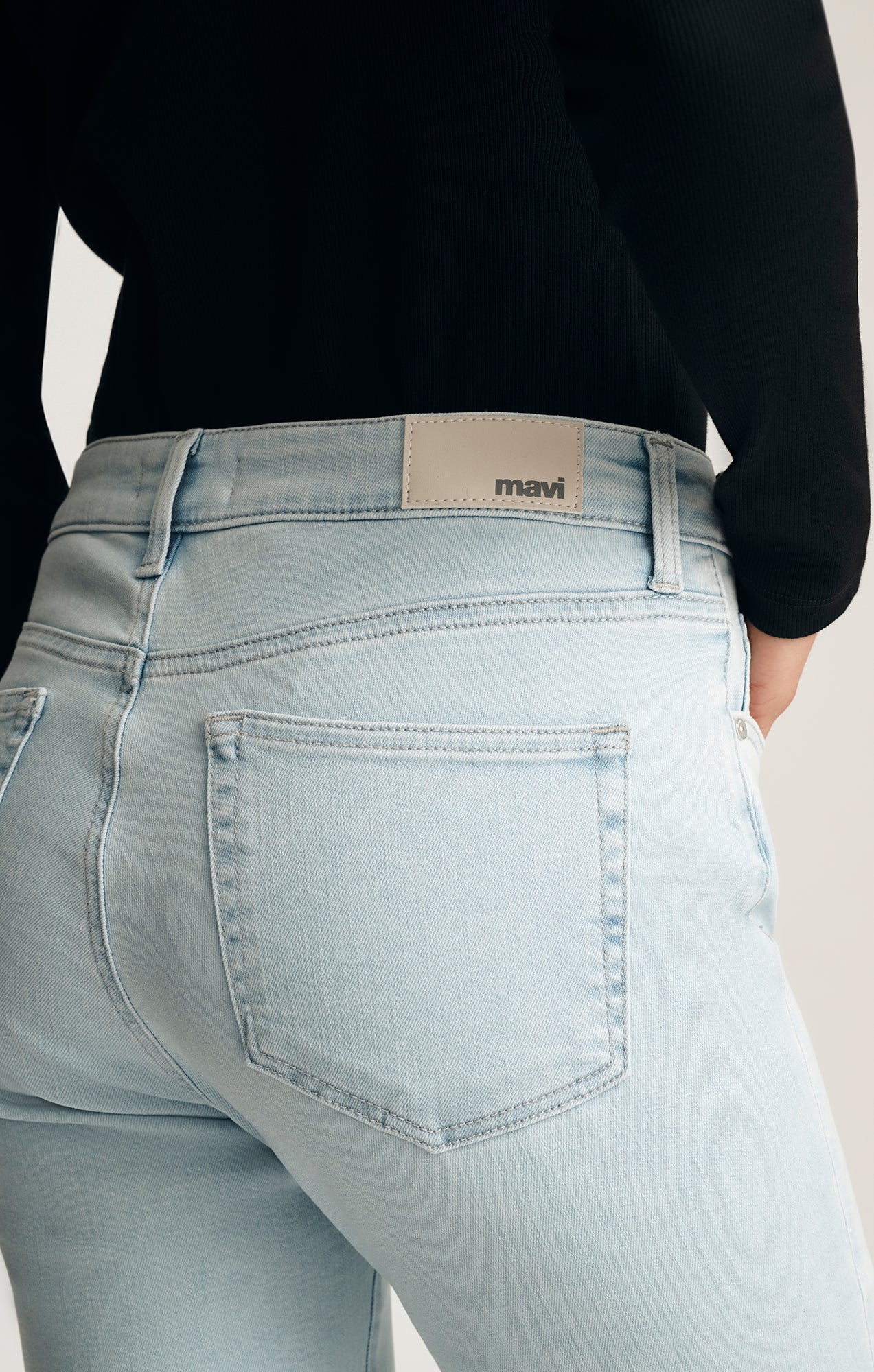 KATHLEEN SLIM BOYFRIEND IN BLEACHED FEATHER BLUE - Image 6