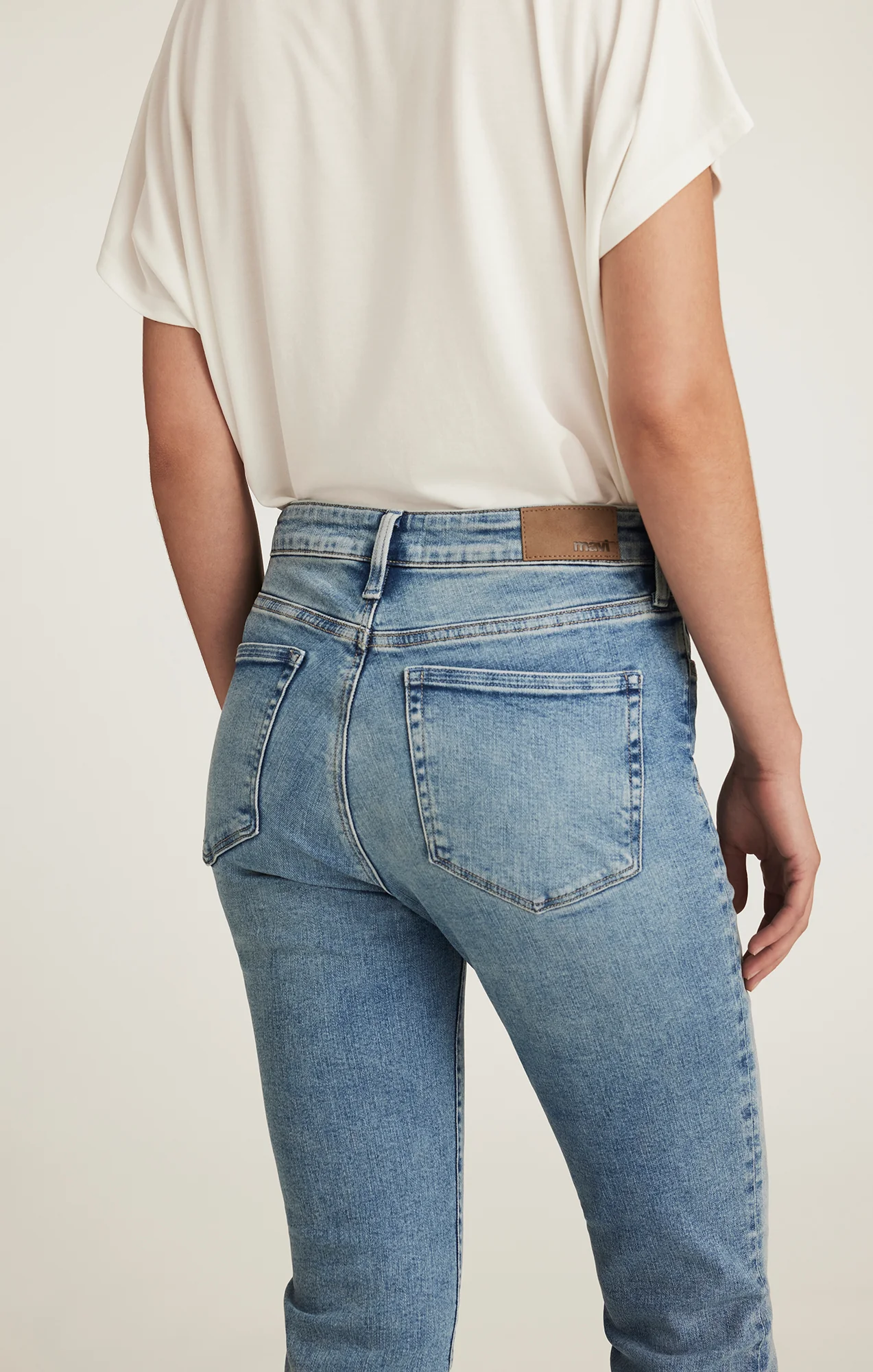 KATHLEEN SLIM BOYFRIEND IN LIGHT BRUSHED FLEX BLUE - Image 6