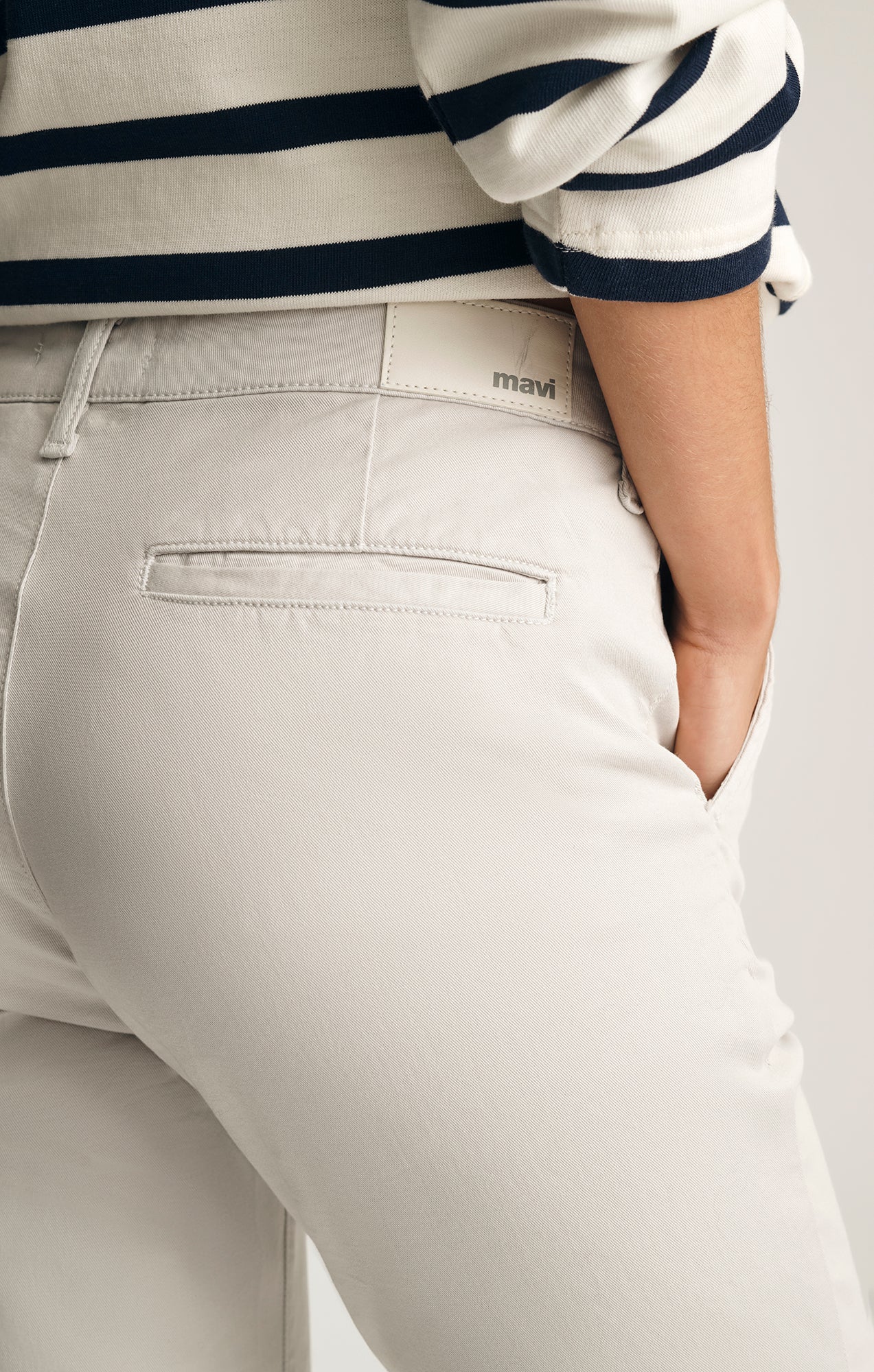 KATHLEEN SLIM BOYFRIEND CHINO IN PEARLY RIVER TWILL - Image 6