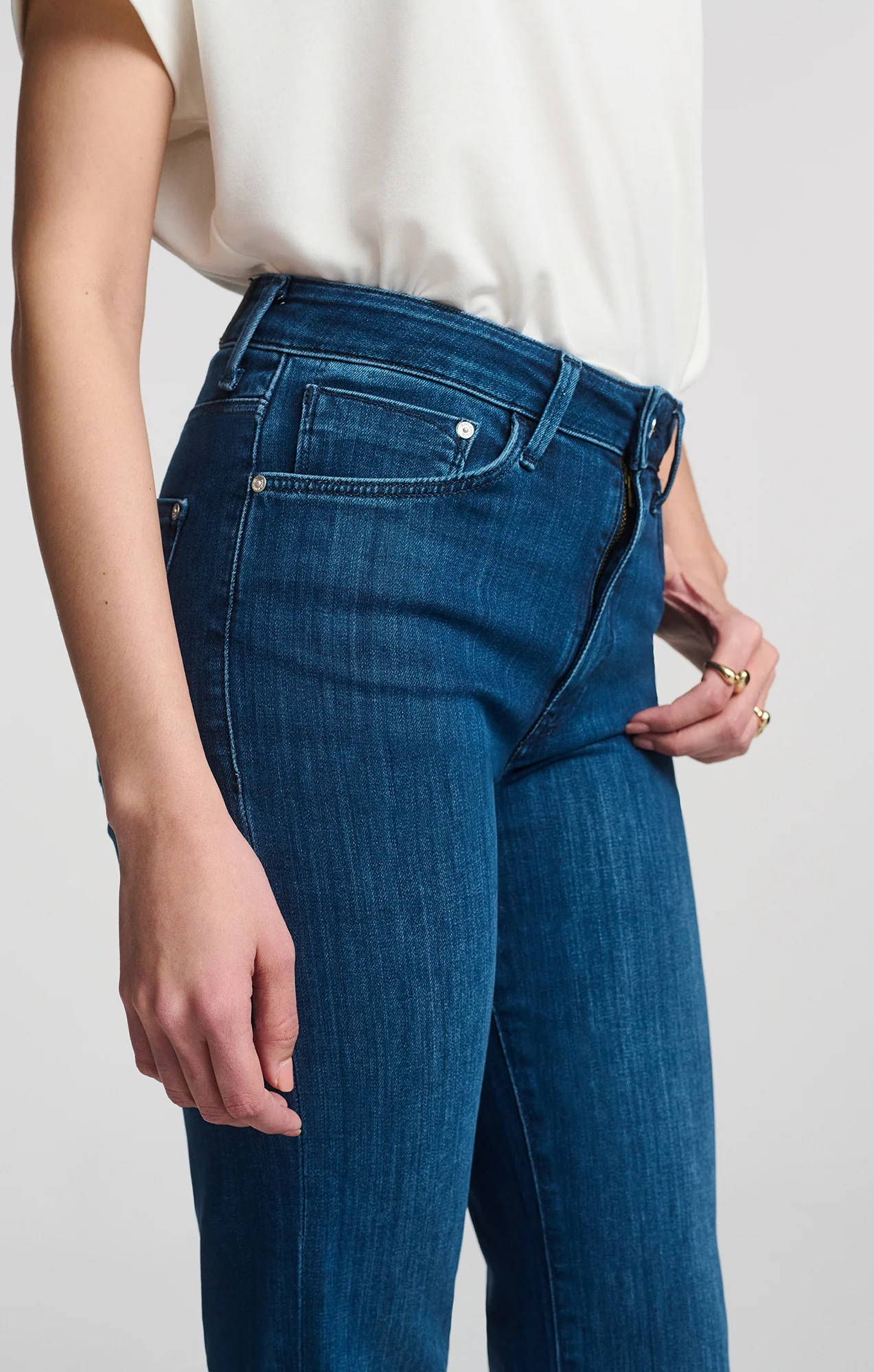 KENDRA STRAIGHT LEG JEANS IN MID SUPERSOFT - Image 5