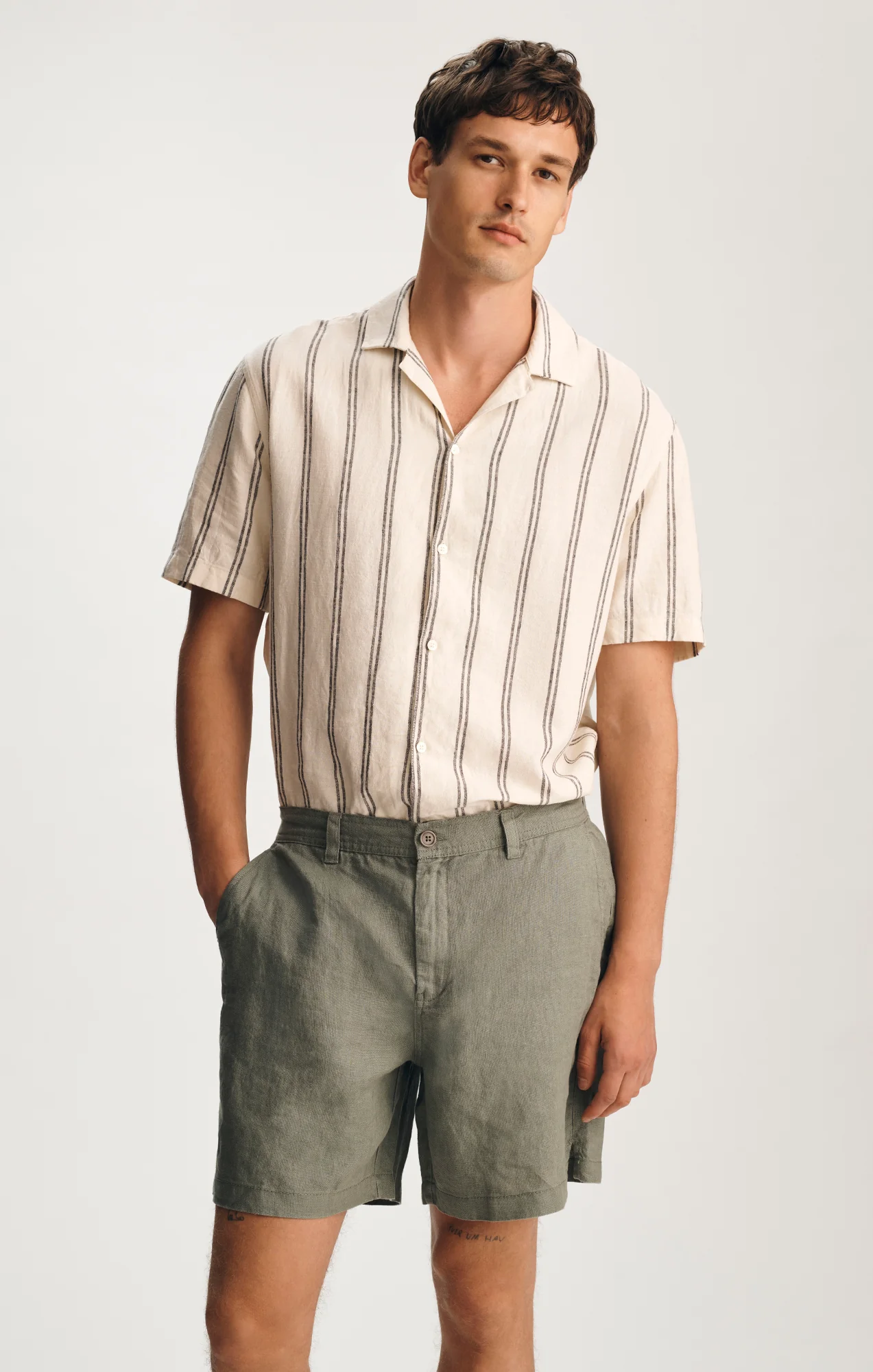 LINEN 7" INSEAM SHORTS IN AGAVE GREEN - Image 2