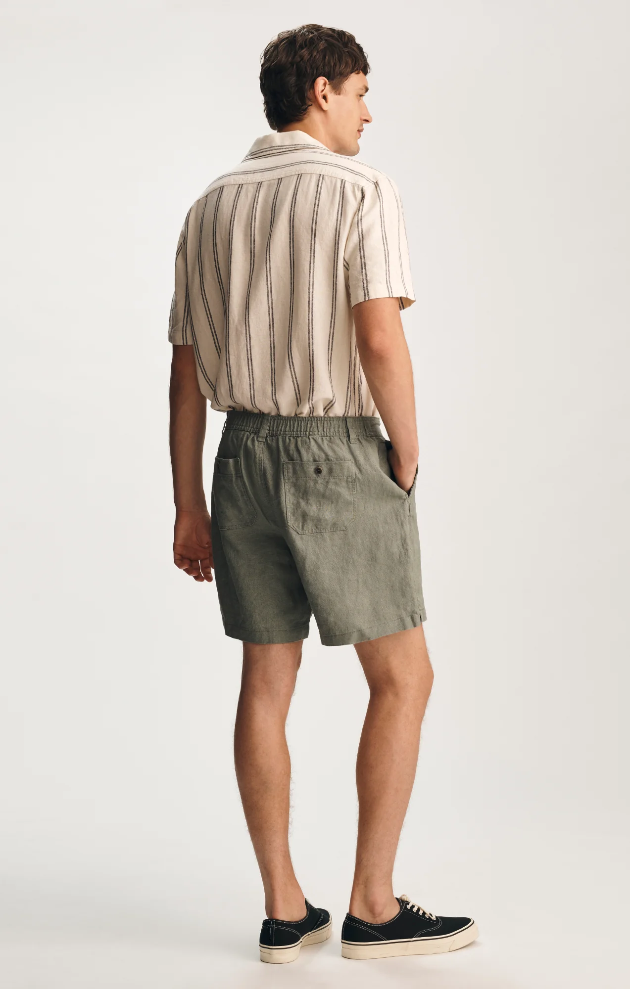 LINEN 7" INSEAM SHORTS IN AGAVE GREEN - Image 4
