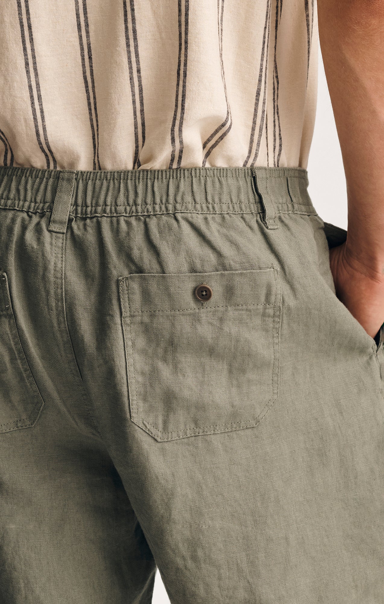 LINEN 7" INSEAM SHORTS IN AGAVE GREEN - Image 5