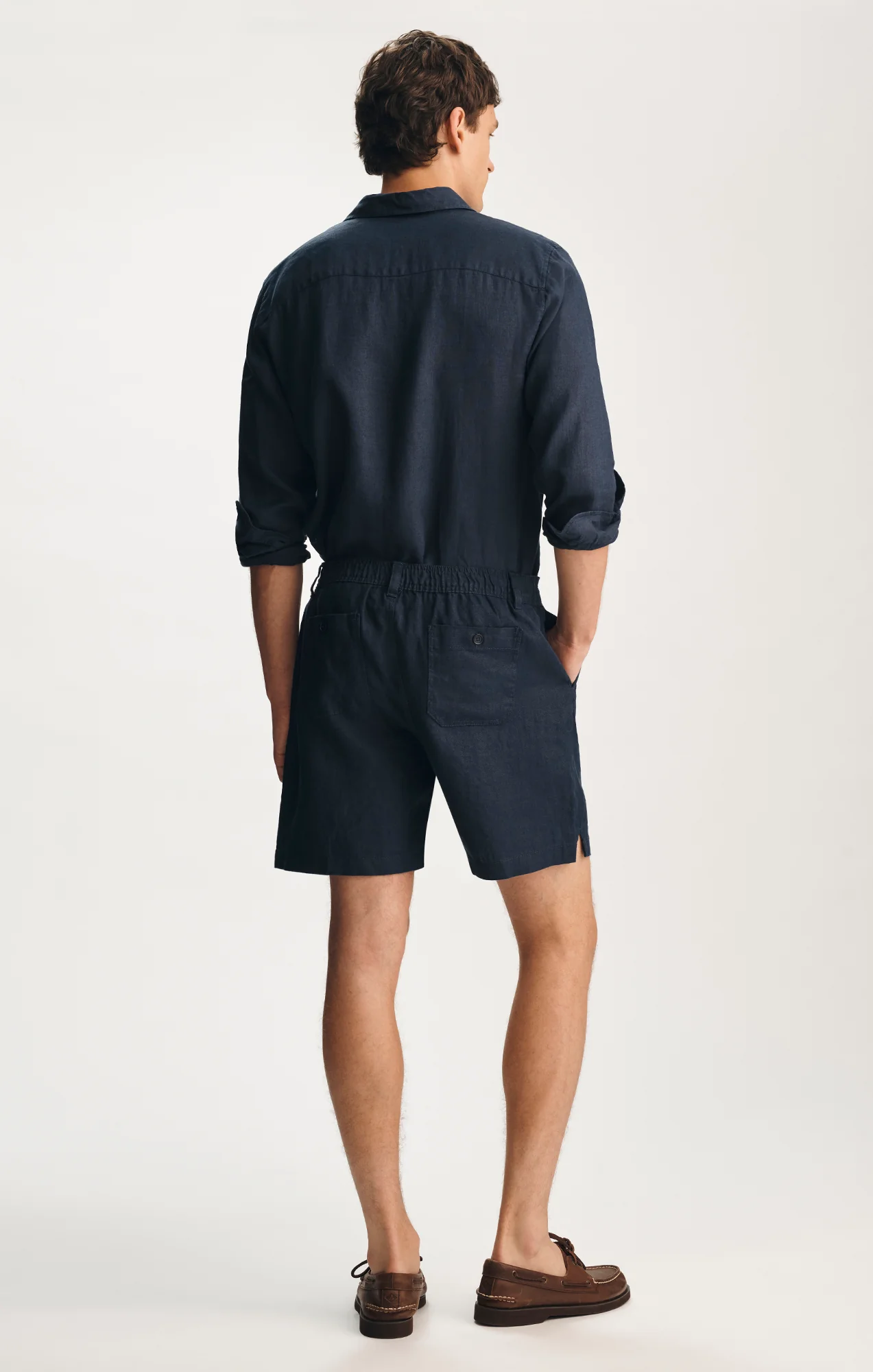 LINEN 7" INSEAM SHORTS IN BLACK IRIS - Image 3