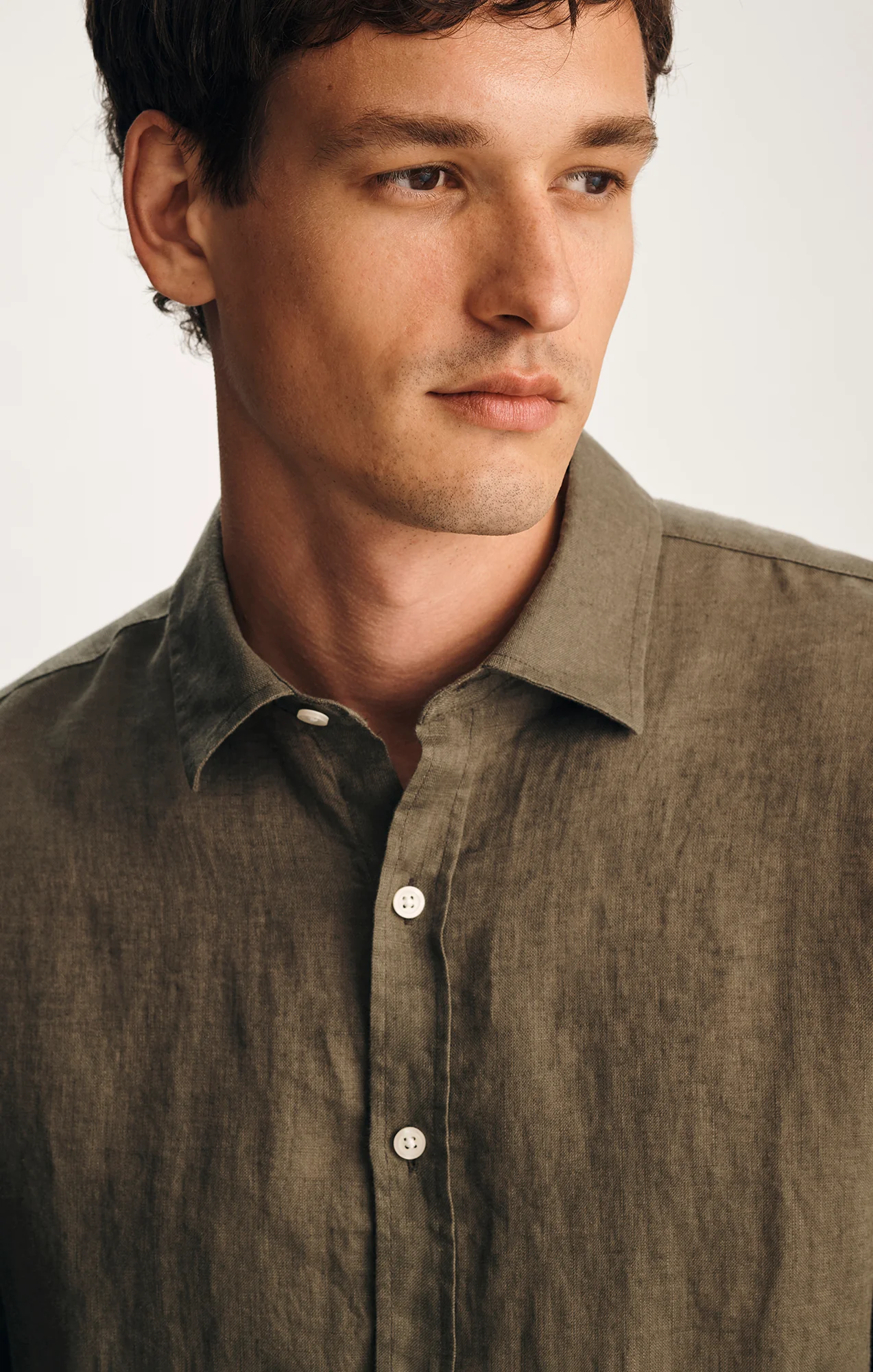 LINEN BUTTON-UP SHIRT IN DUSTY OLIVE - Image 4