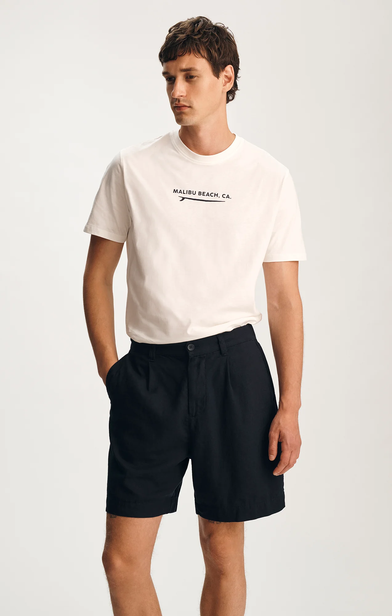 LINEN PLEATED 7" INSEAM SHORTS IN SKY CAPTAIN - Image 2