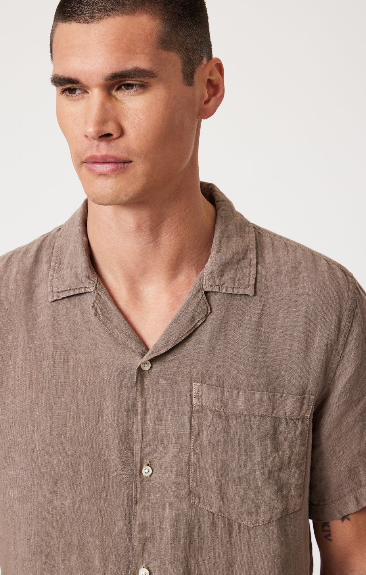 LINEN SHORT SLEEVE SHIRT IN BRINDLE - Image 6