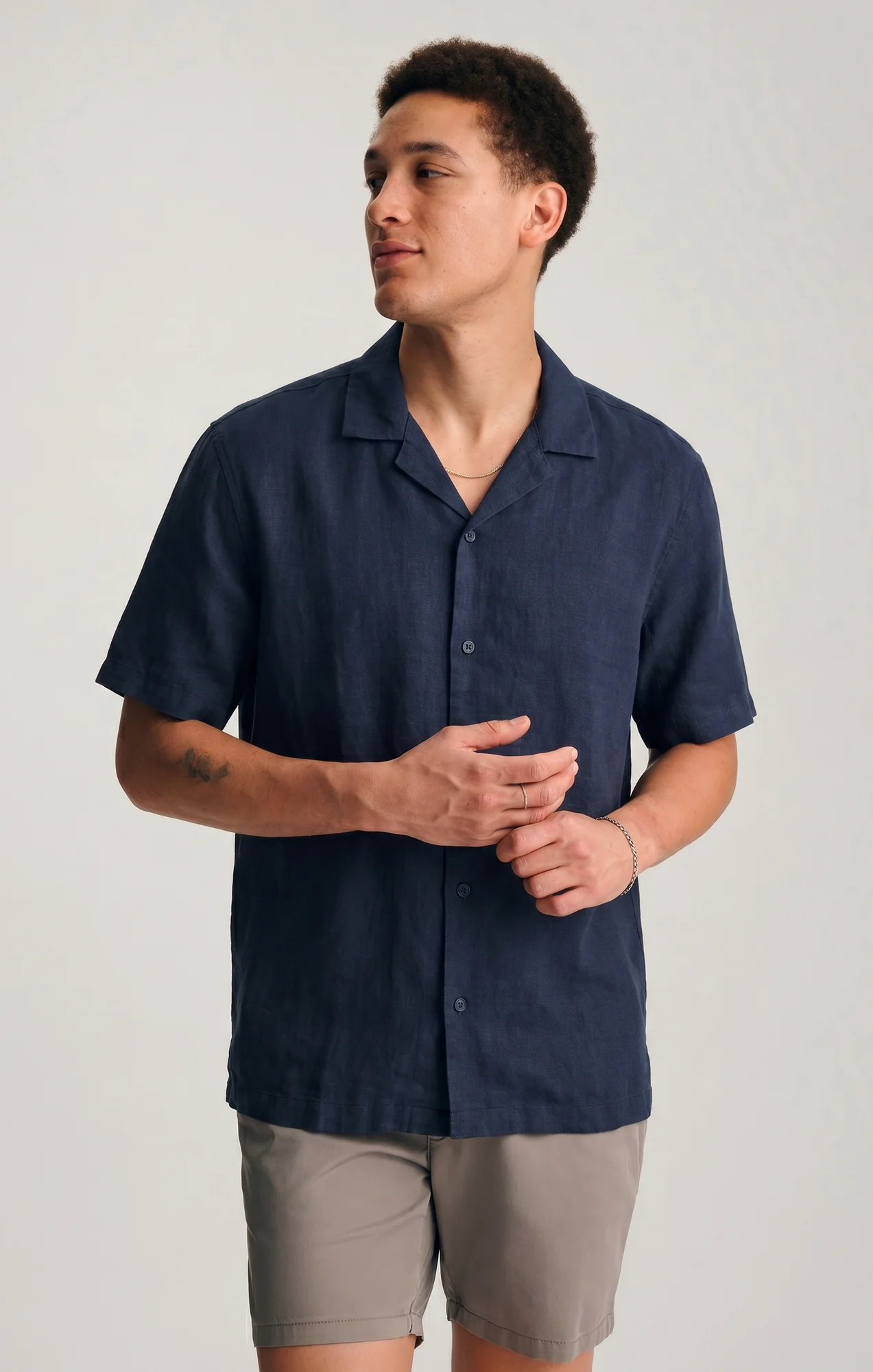 LINEN TWILL SHORT SLEEVE BUTTON-UP SHIRT IN SKY CAPTAIN