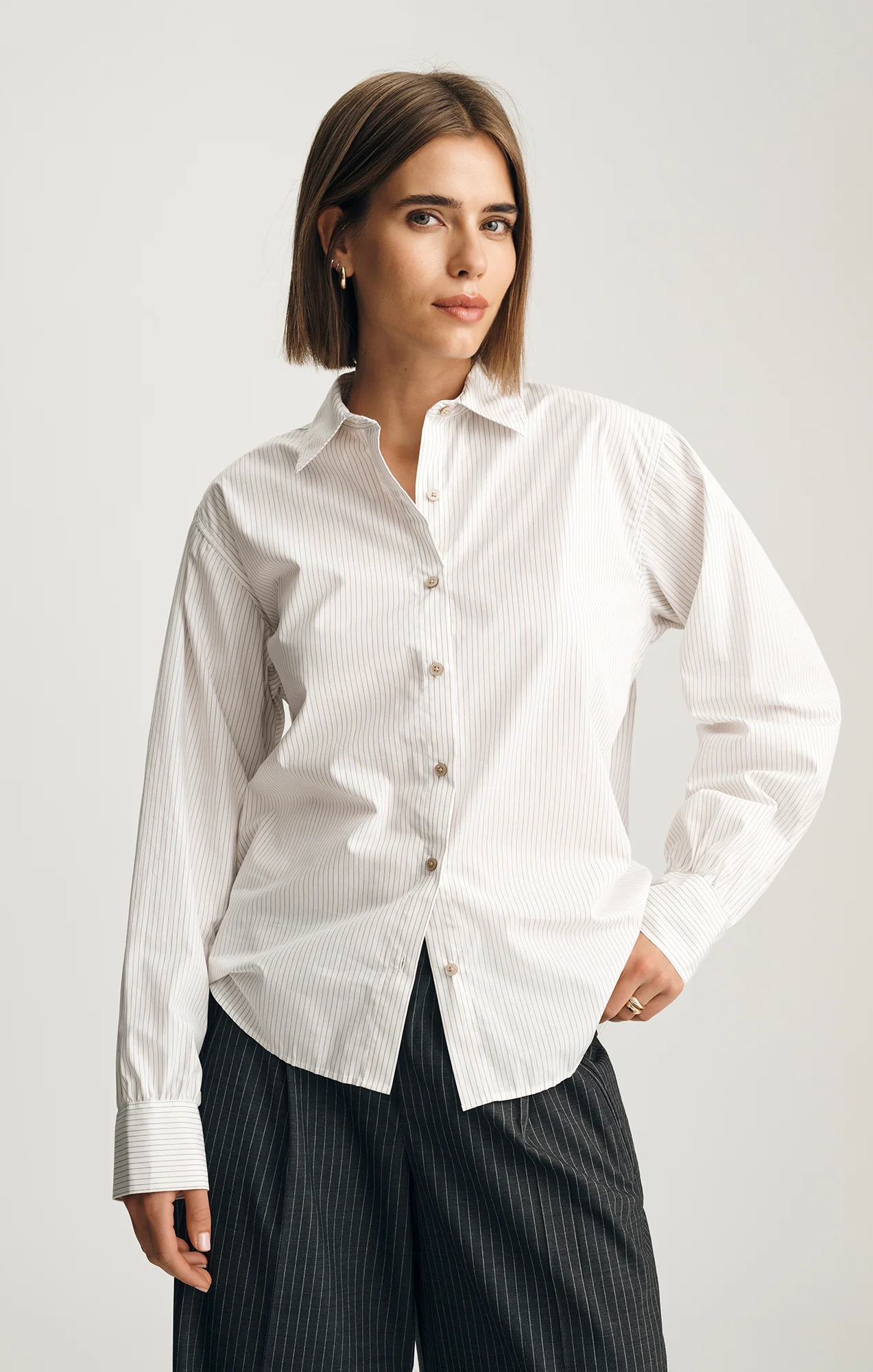LONG SLEEVE BUTTON-UP SHIRT IN BEIGE STRIPE