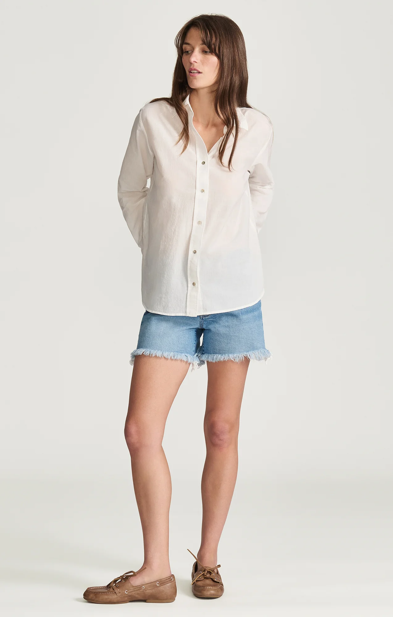 LONG SLEEVE BUTTON-UP SHIRT IN WHITE - Image 4