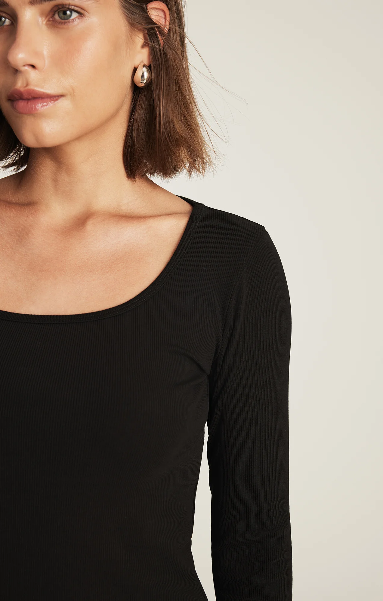 SOFIA RIBBED SQUARE NECK T-SHIRT IN BLACK - Image 3