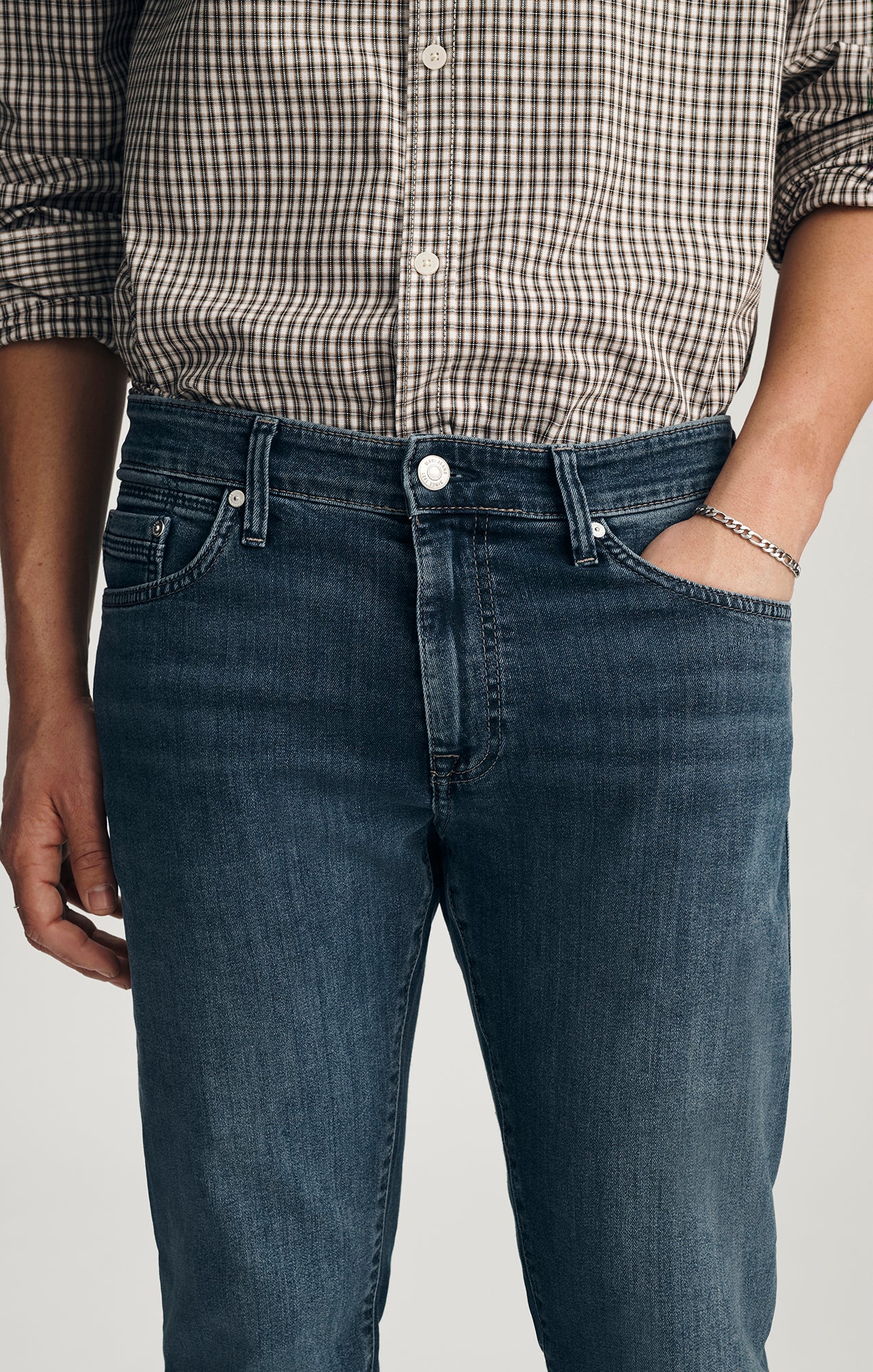 MARCUS SLIM STRAIGHT LEG JEANS IN USED WILLIAMSBURG - Image 5