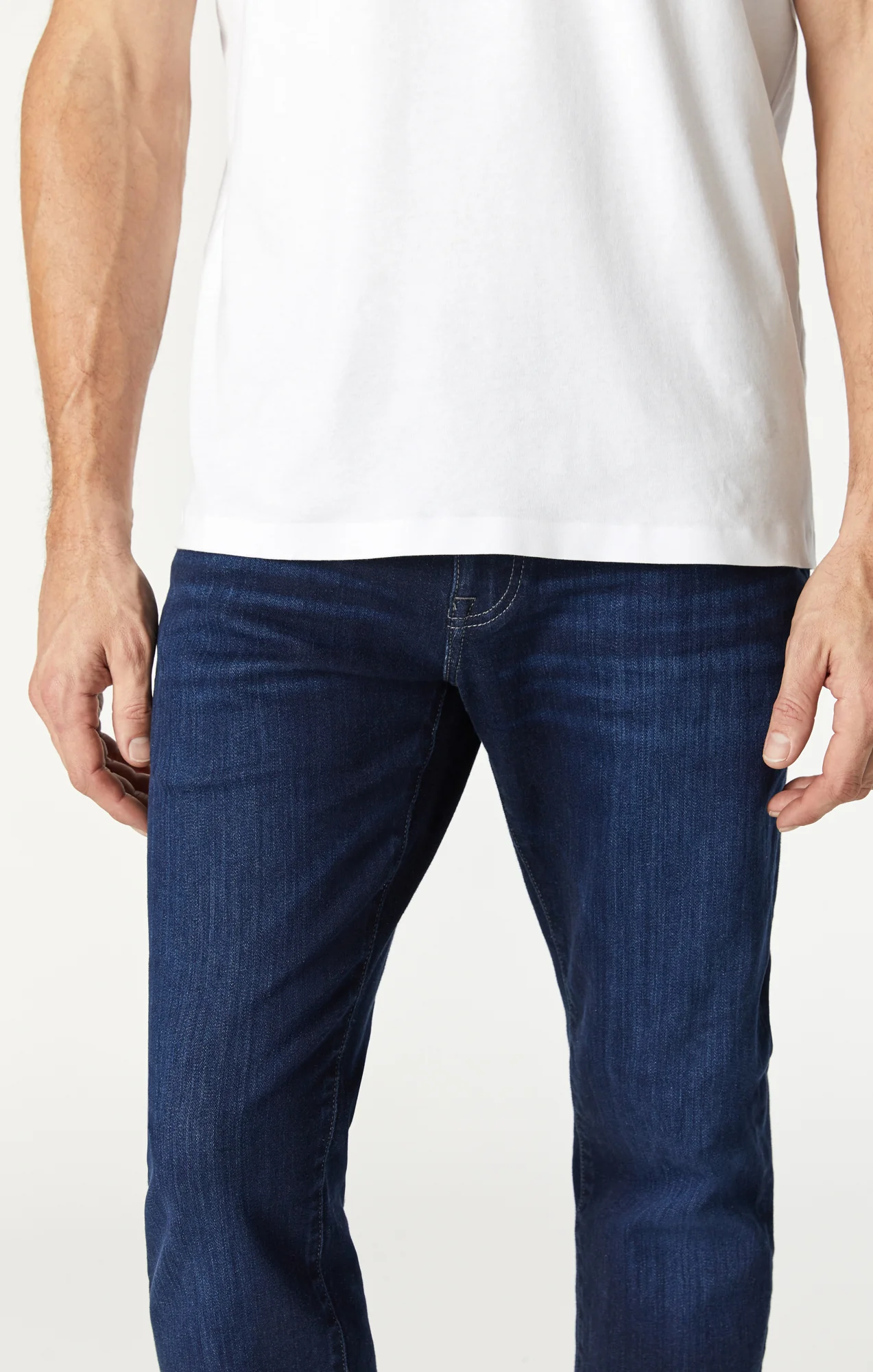 BASIC CREW NECK T-SHIRT IN WHITE - Image 4