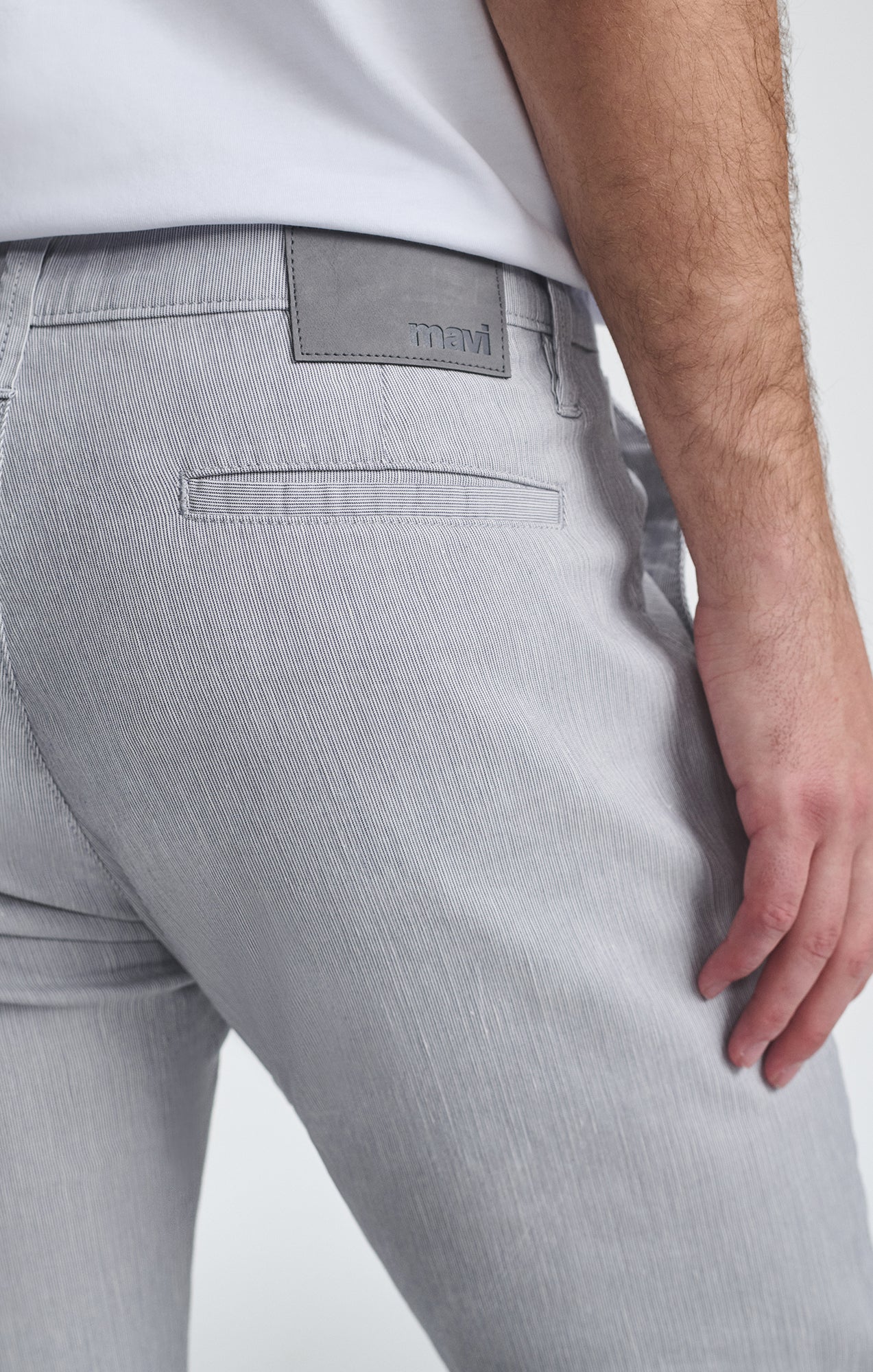 MILTON SLIM STRAIGHT CHINO IN LIGHT GREY LINEN STRIPE - Image 7