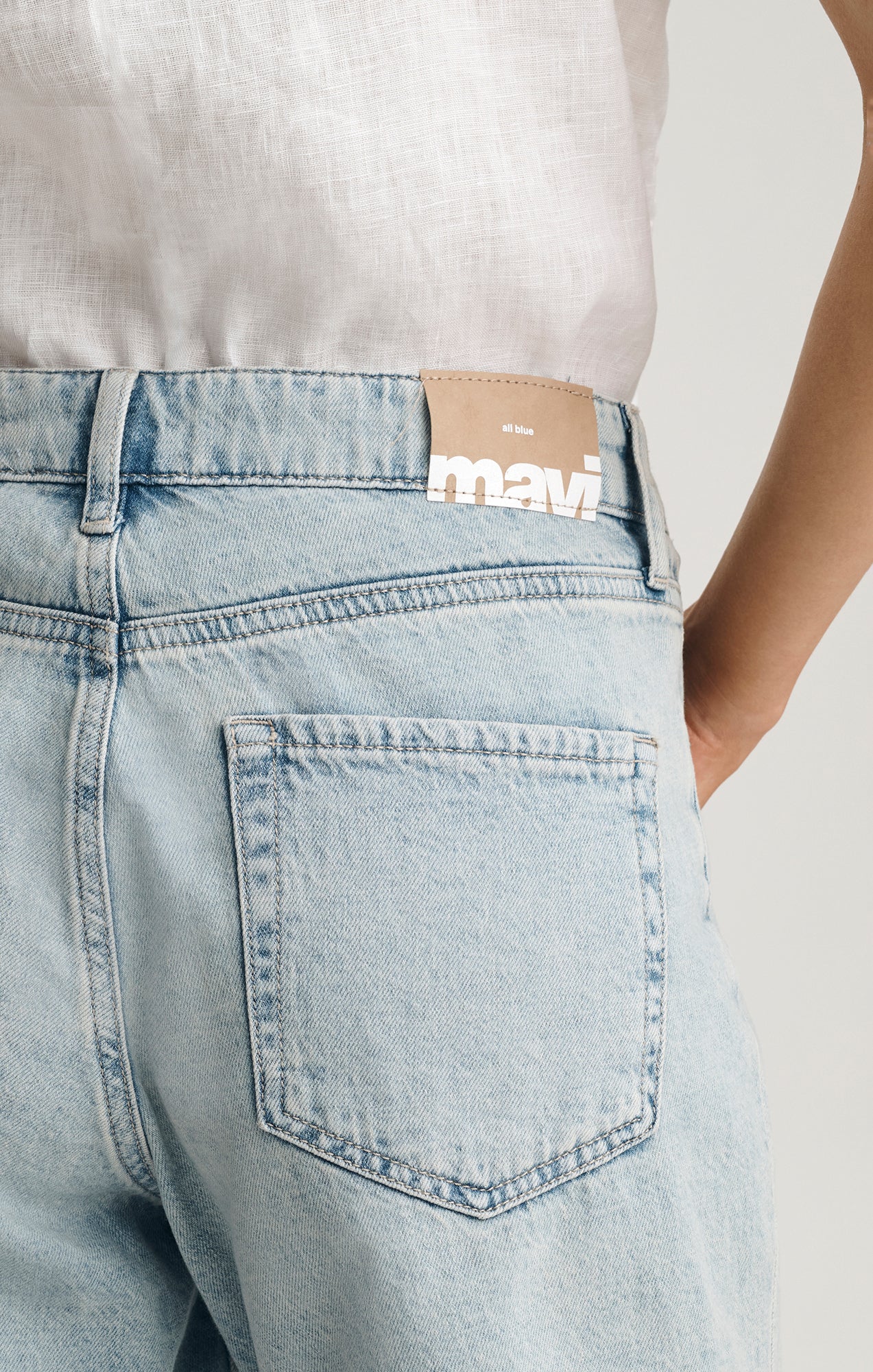 NELLA RELAXED SHORTS IN BLEACHED LINEN DENIM - Image 6