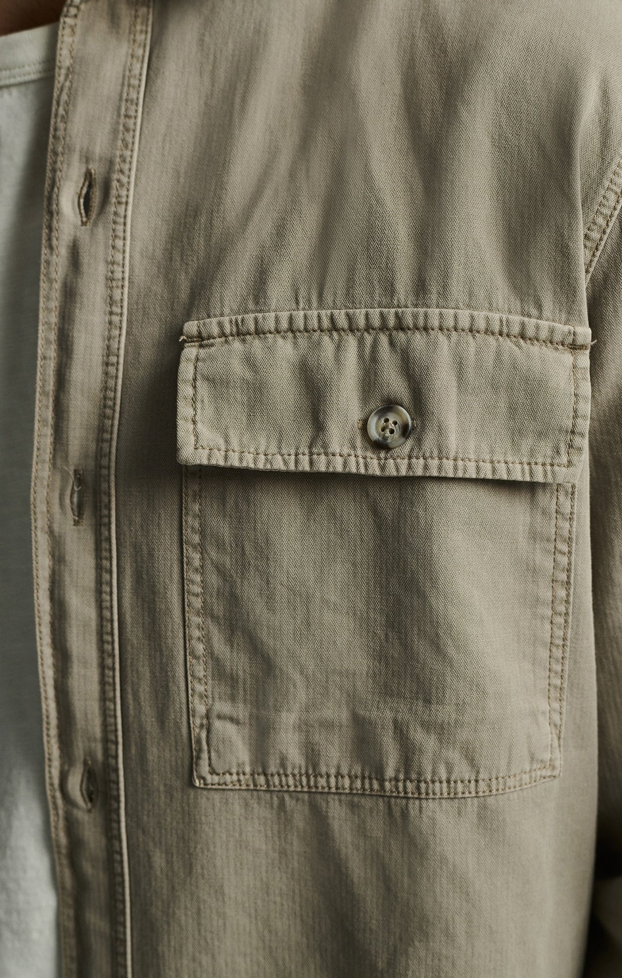 ONE POCKET BUTTON-UP SHIRT IN ROASTED CASHEW - Image 5