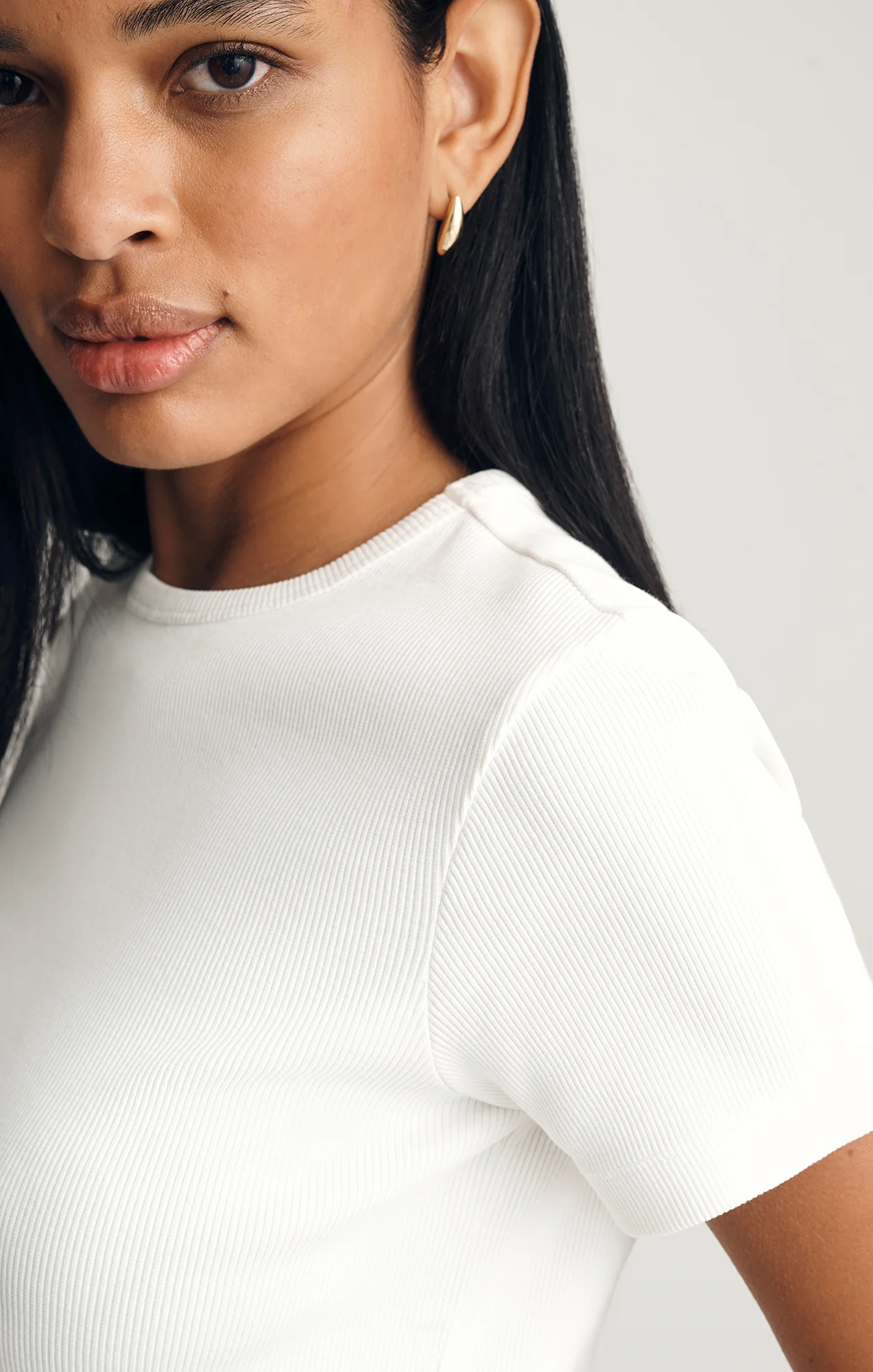 RIBBED CREW NECK T-SHIRT IN WHITE - Image 3