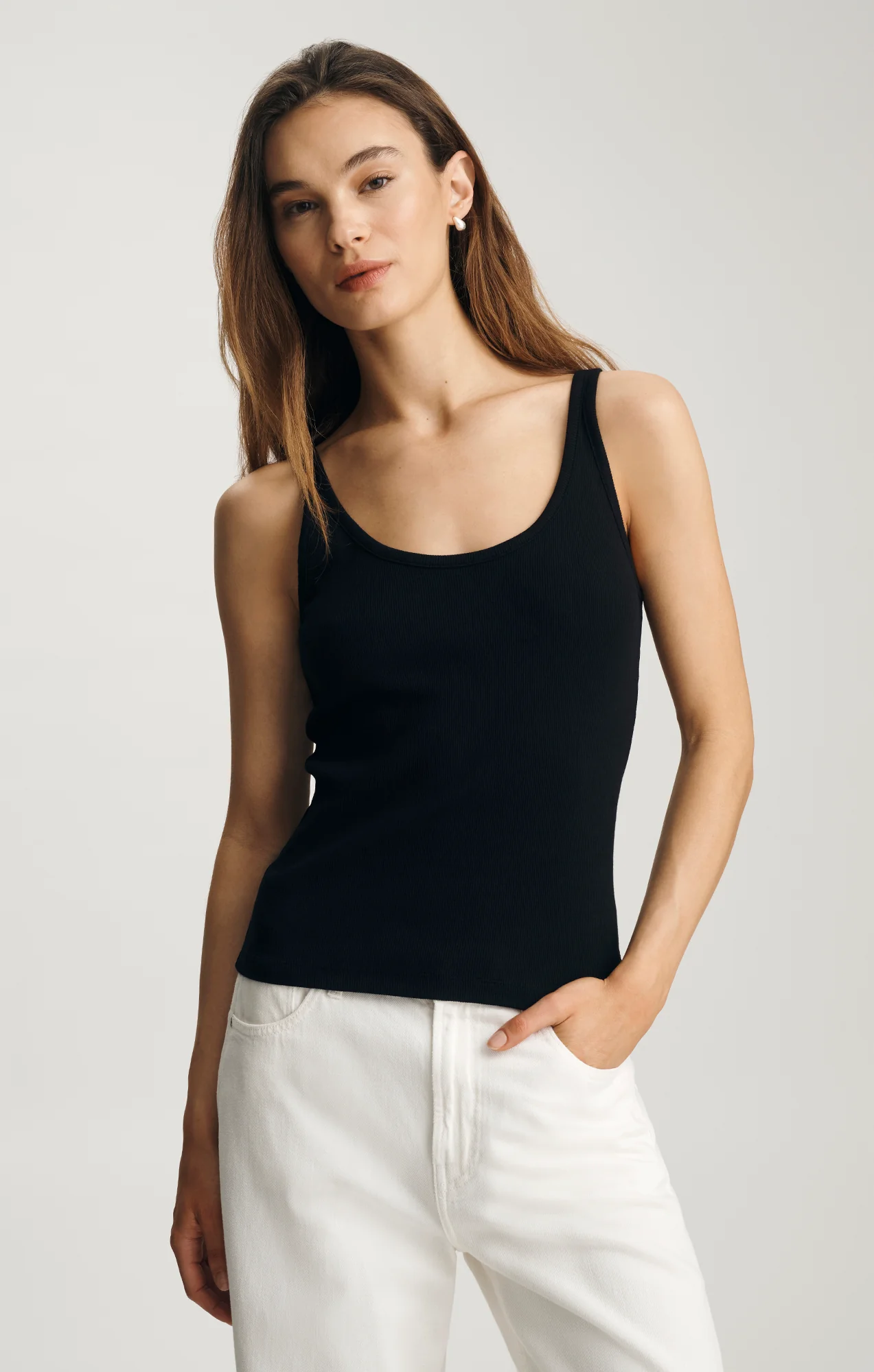 RIBBED SCOOP NECK TANK TOP IN BLACK