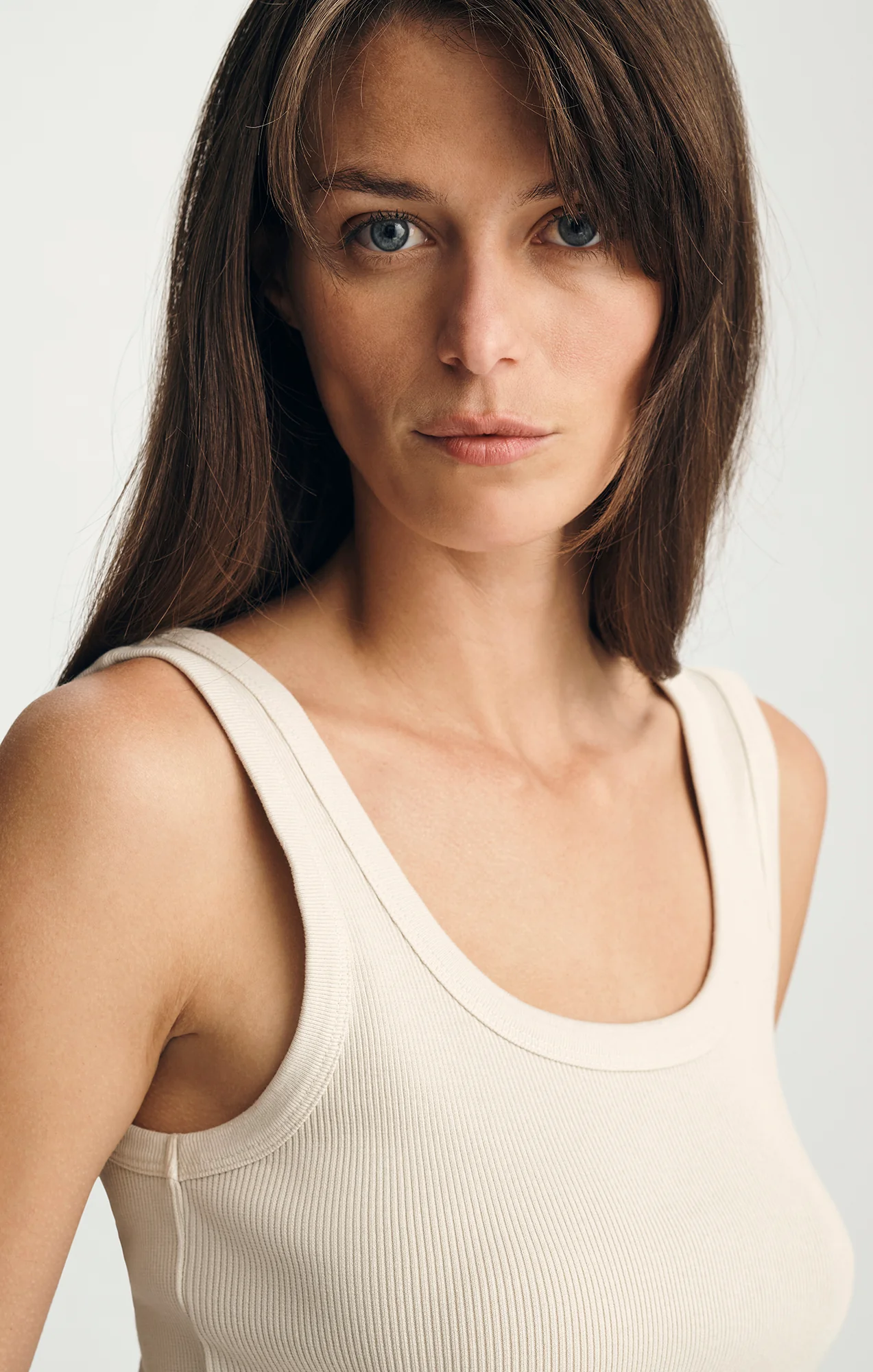 RIBBED SQUARE NECK TANK TOP IN FOG - Image 2
