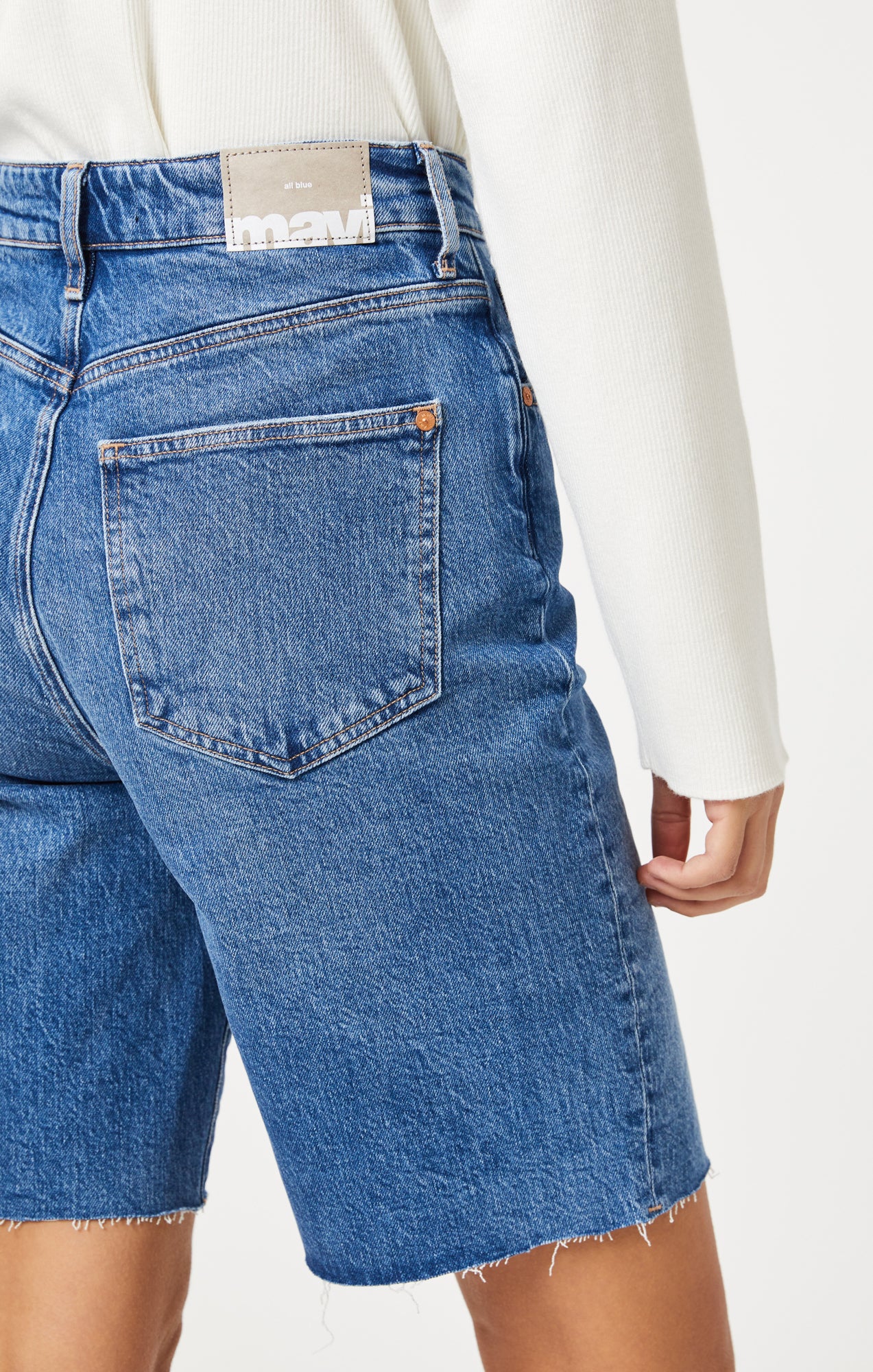 SELINA SHORTS IN MID BRUSHED CLASSIC BLUE - Image 5