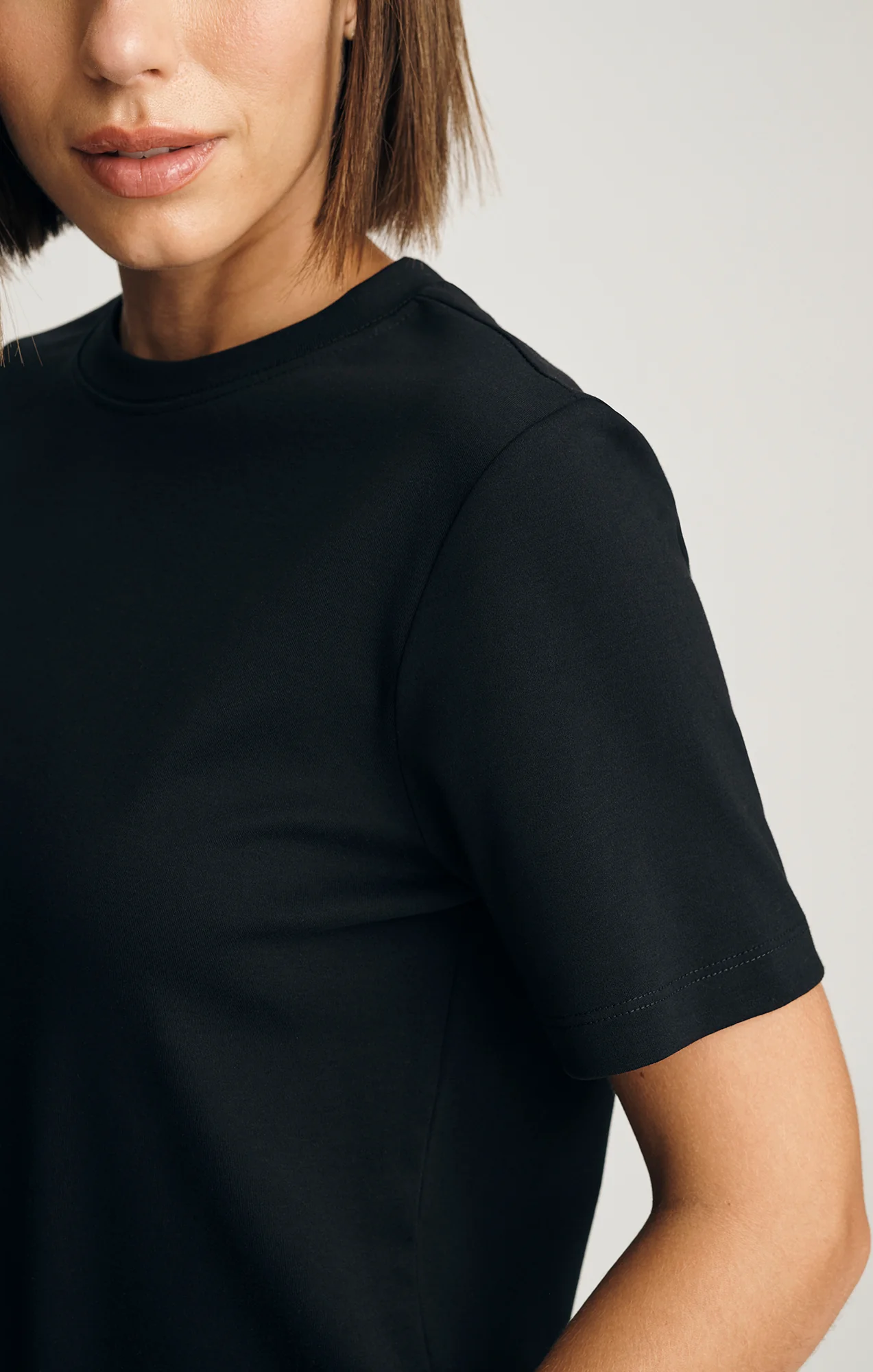 AUDREY INTERLOCK CREW NECK T-SHIRT IN BLACK - Image 4