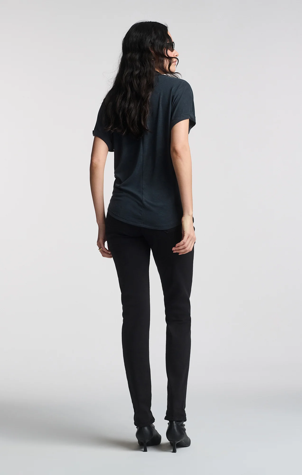 LUXE TOUCH TENCEL™ BUTTON-UP T-SHIRT IN BLACK - Image 7