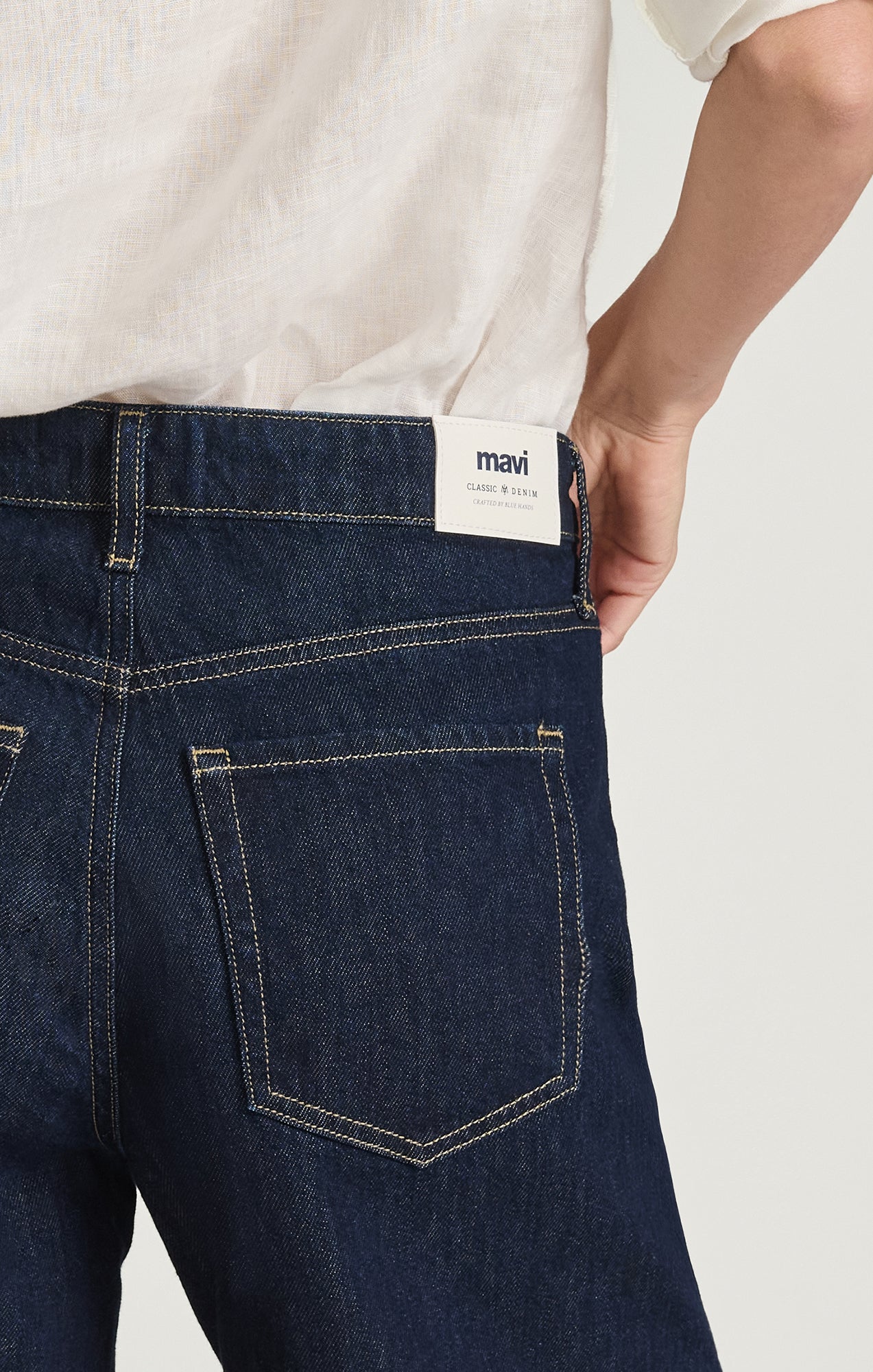 SIENA SHORTS IN RINSE CLASSIC DENIM - Image 6
