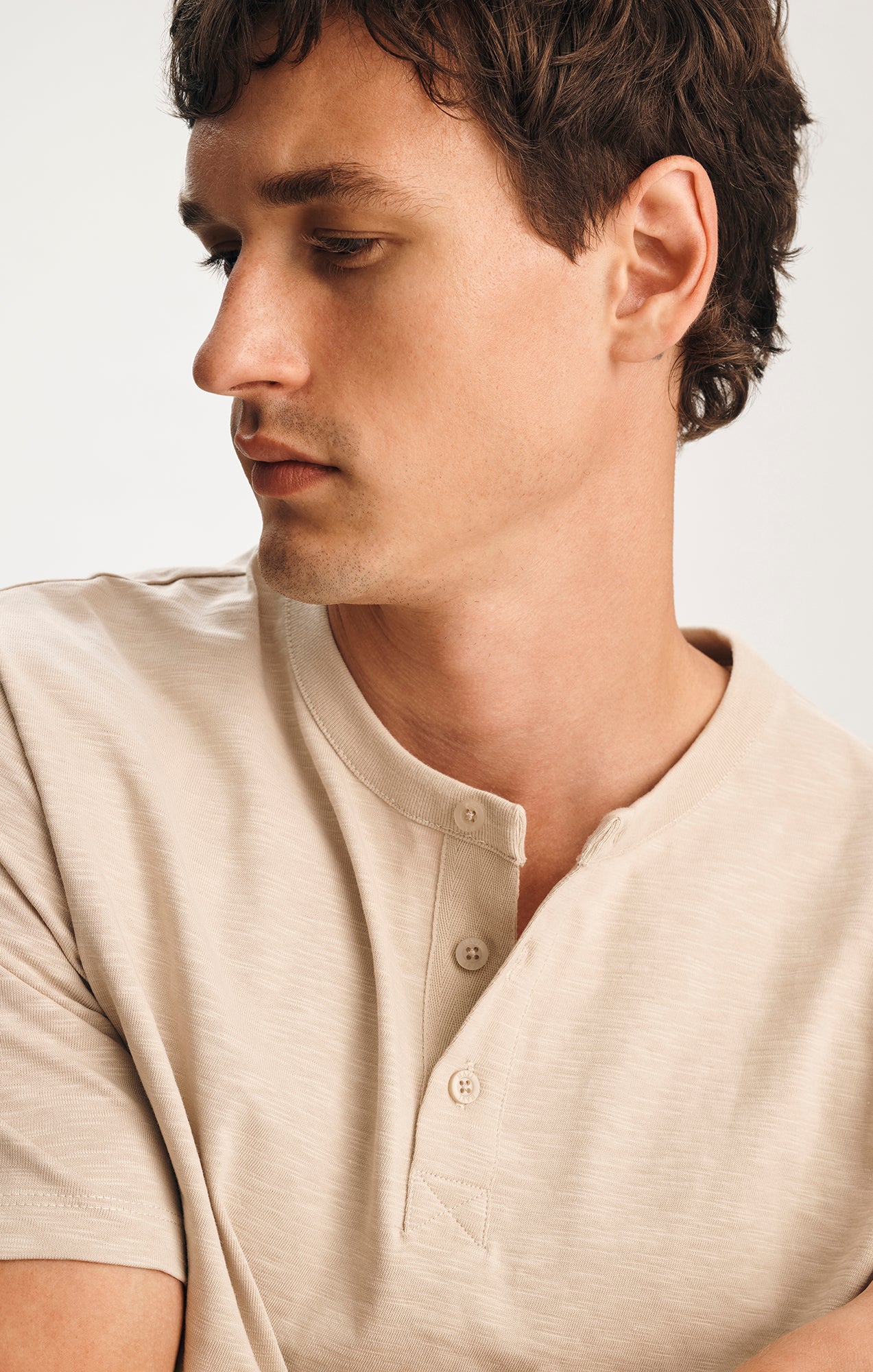 SLUB HENLEY T-SHIRT IN FEATHER GRAY - Image 3