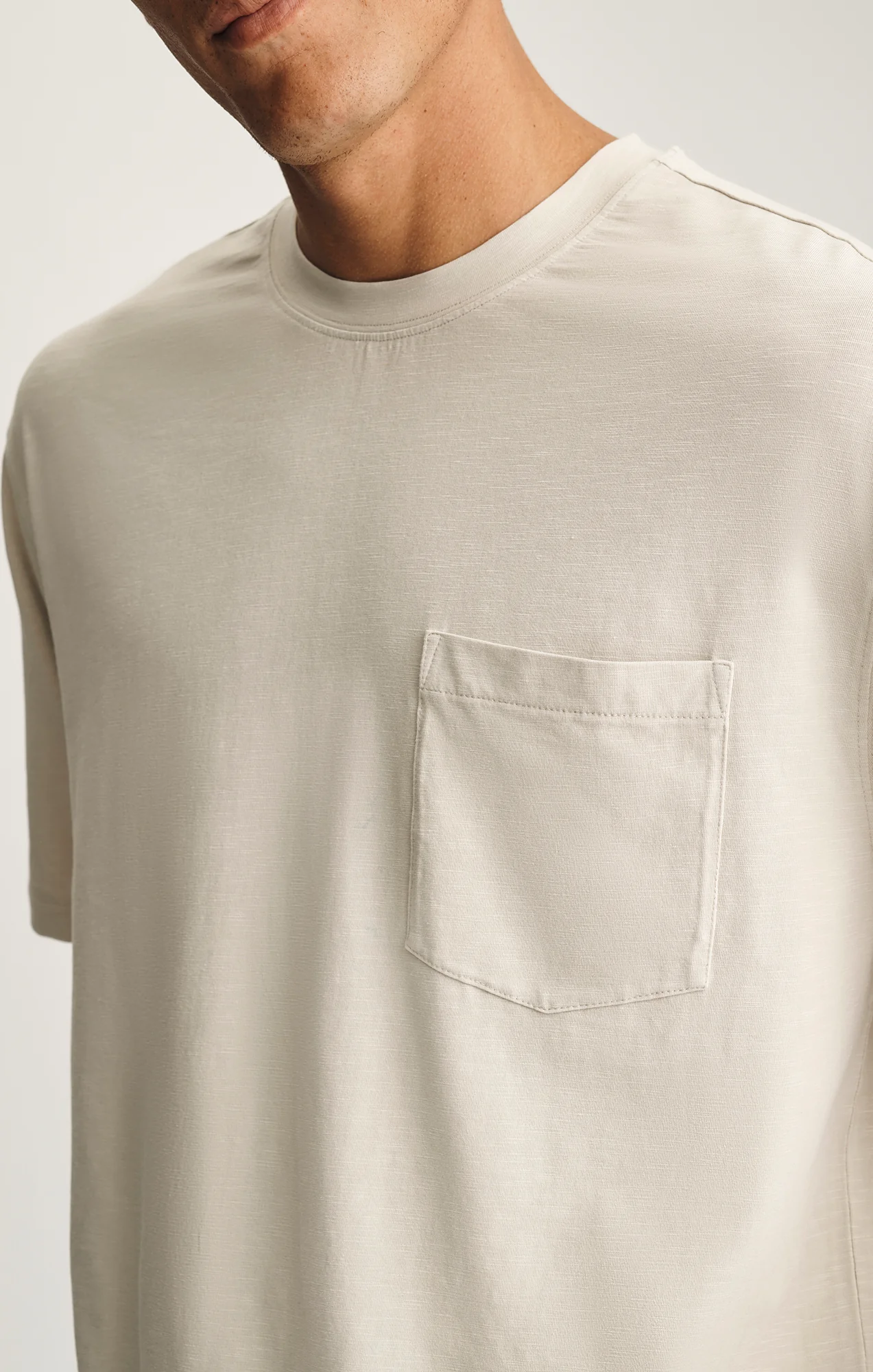 SLUB POCKET T-SHIRT IN PELICAN - Image 2