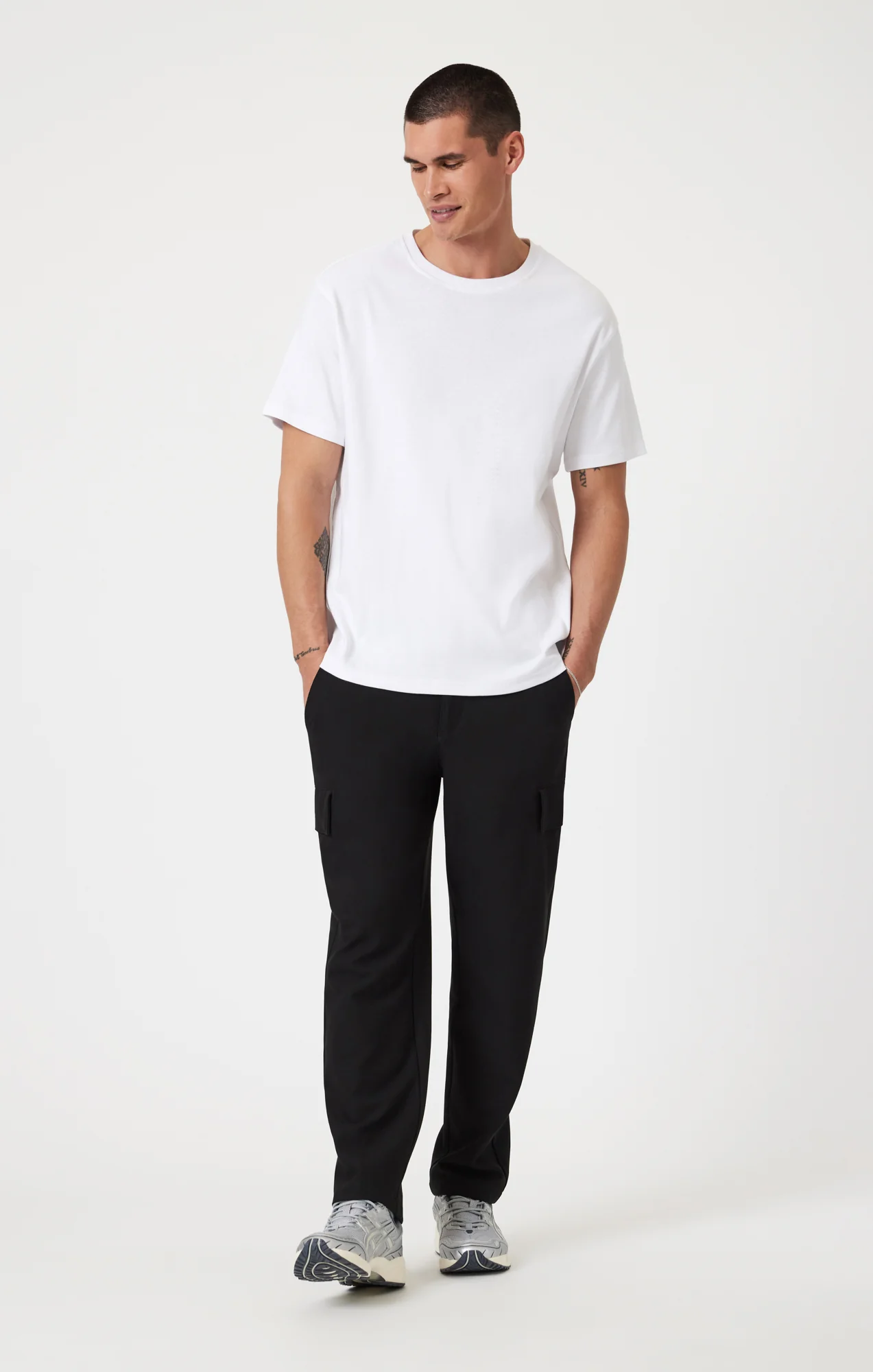 STRAIGHT LEG CARGO PANTS IN JET BLACK