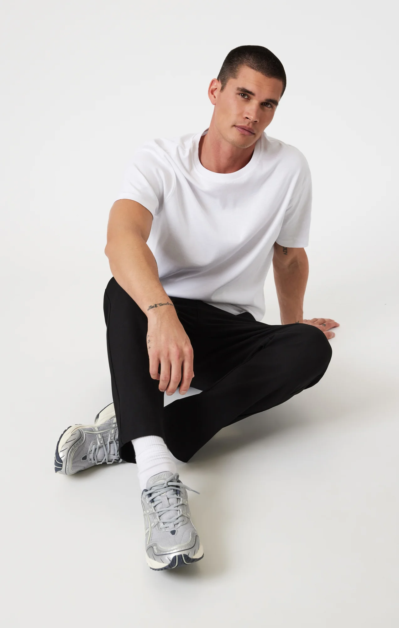 STRAIGHT LEG CARGO PANTS IN JET BLACK - Image 2