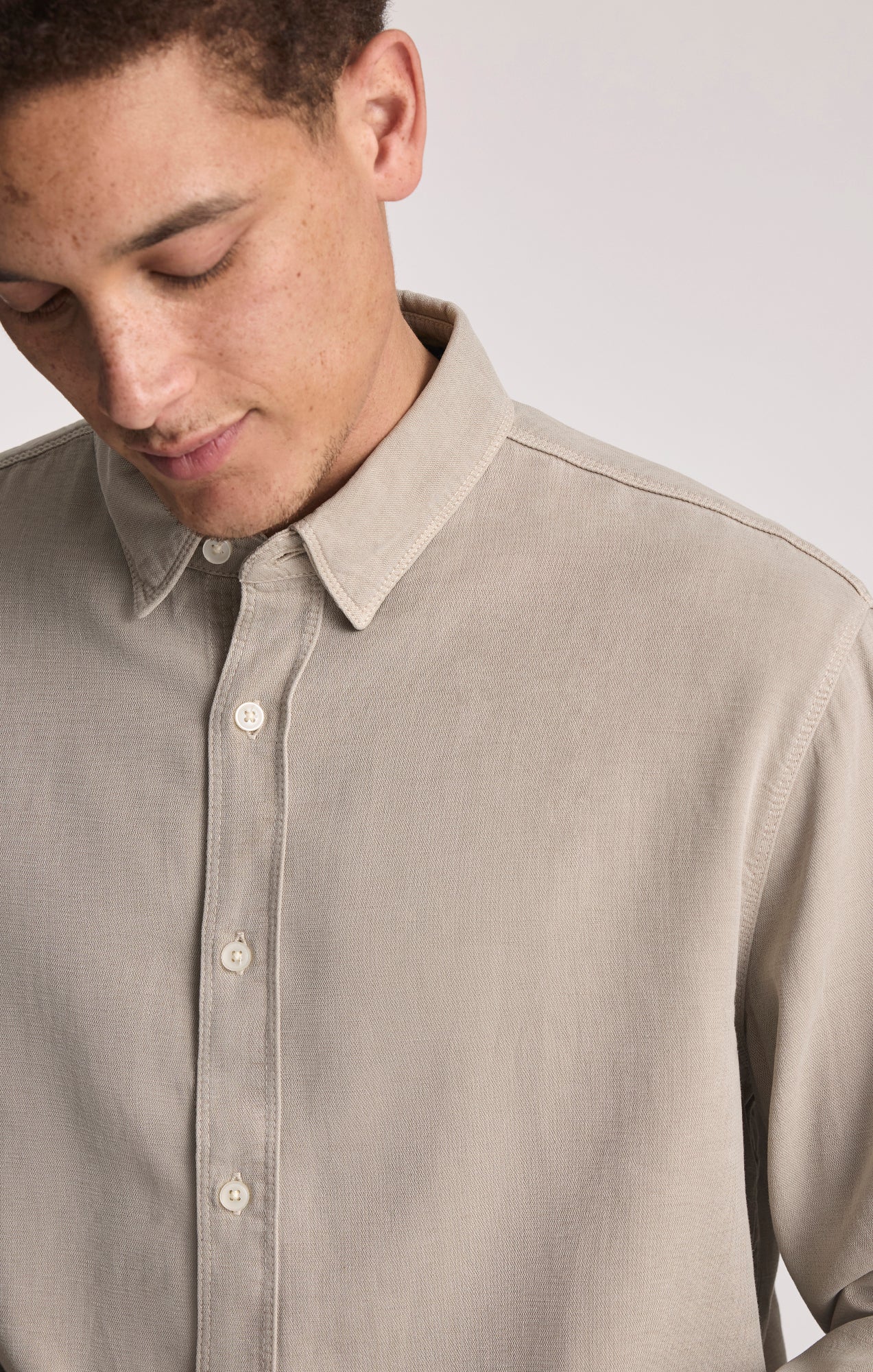 TENCEL BUTTON-UP SHIRT IN ELM - Image 4