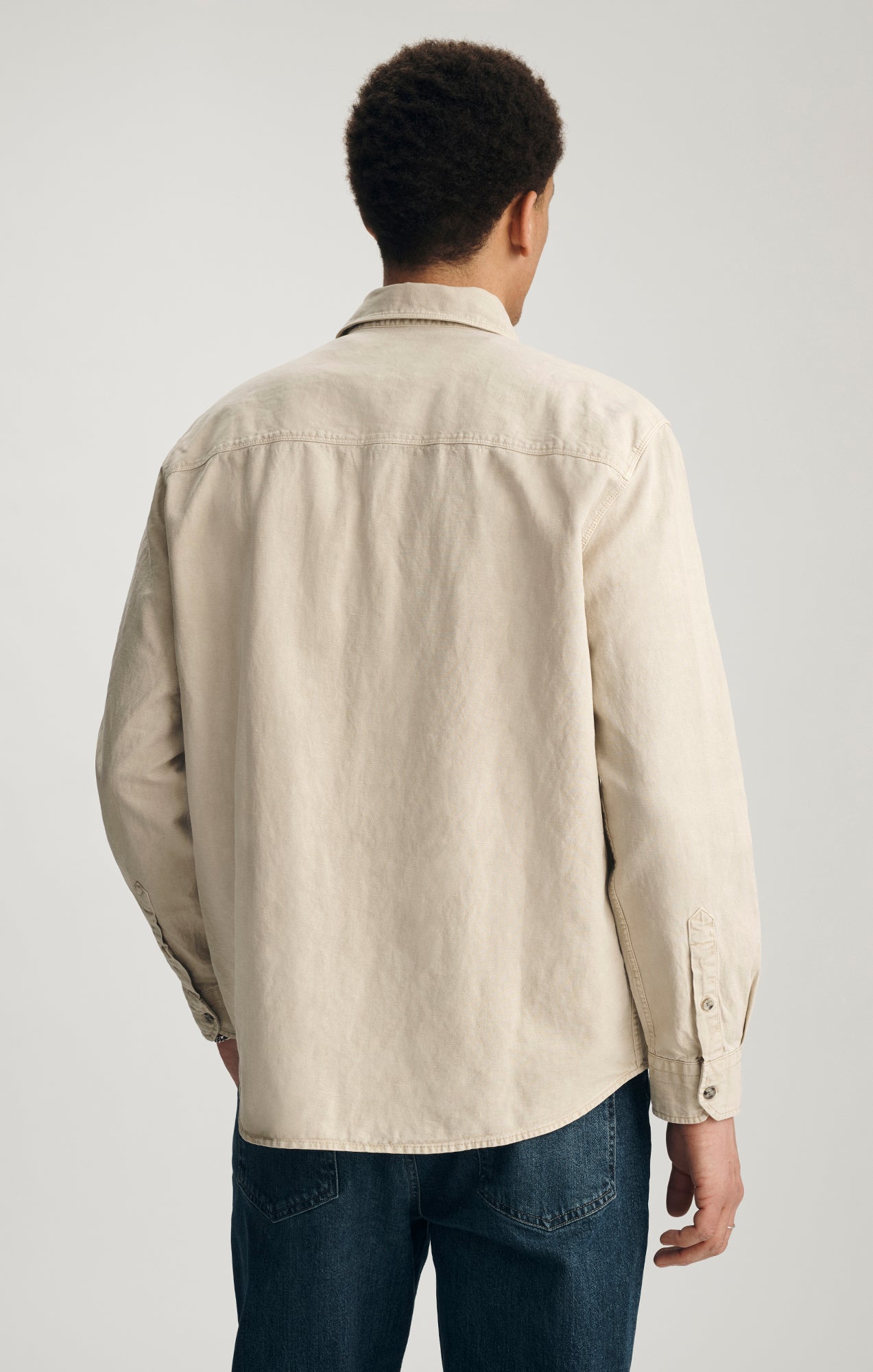 TENCEL™ ONE POCKET BUTTON-UP SHIRT IN FEATHER GRAY - Image 2