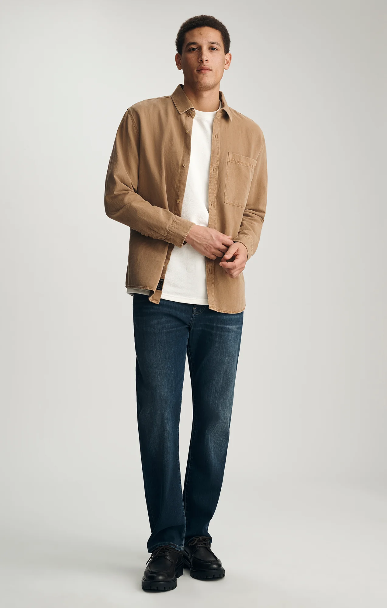 TENCEL™ ONE POCKET BUTTON-UP SHIRT IN TIGER'S EYE - Image 4
