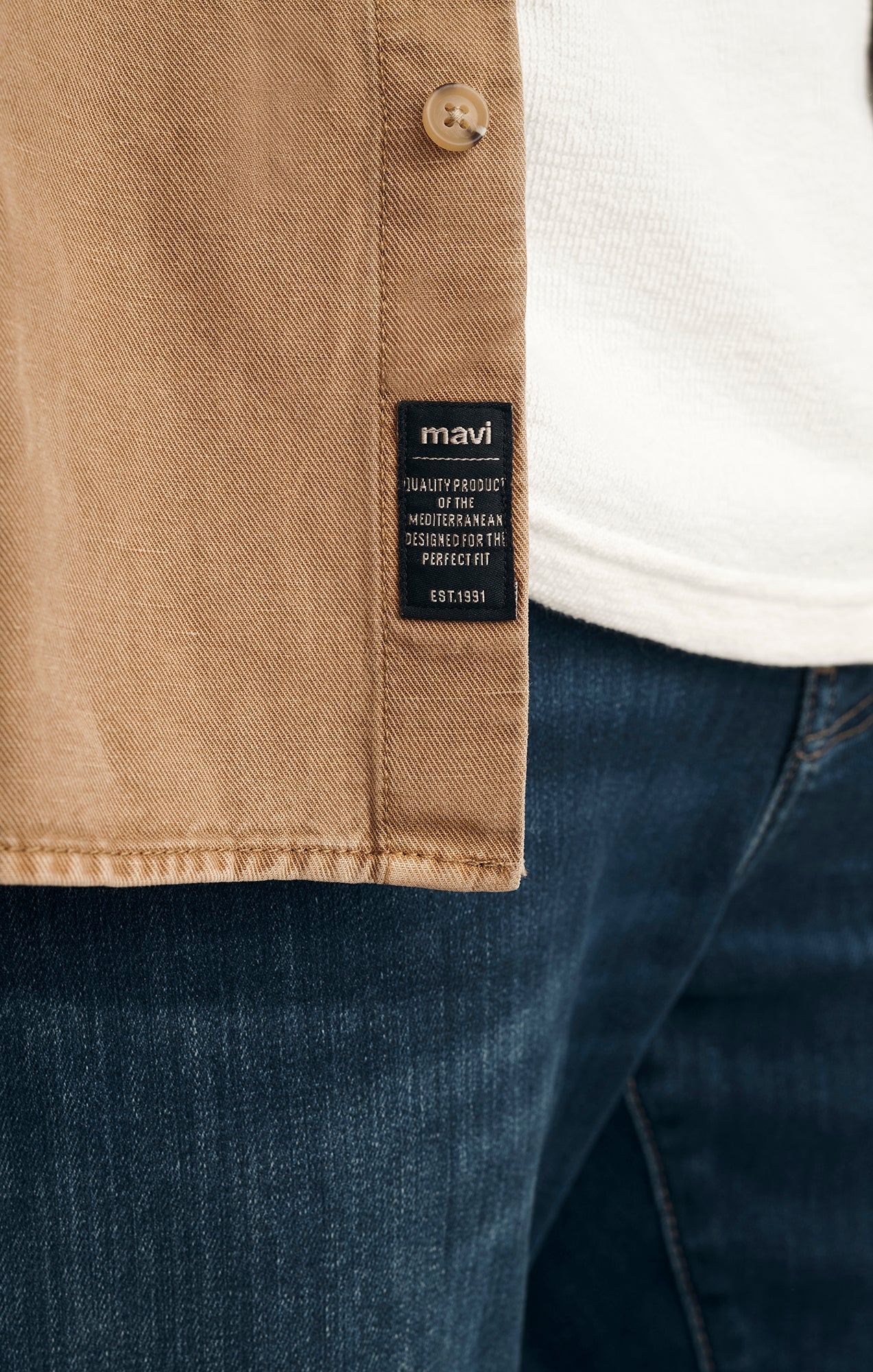 TENCEL™ ONE POCKET BUTTON-UP SHIRT IN TIGER'S EYE - Image 5