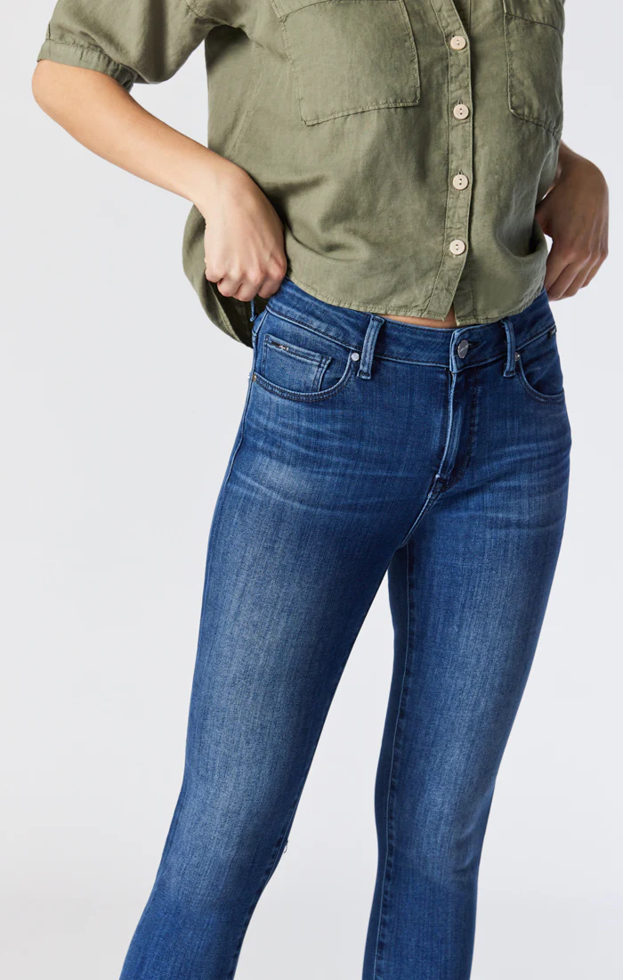 TESS SKINNY JEANS IN FOGGY BLUE SUPERSOFT CHIC - Image 4