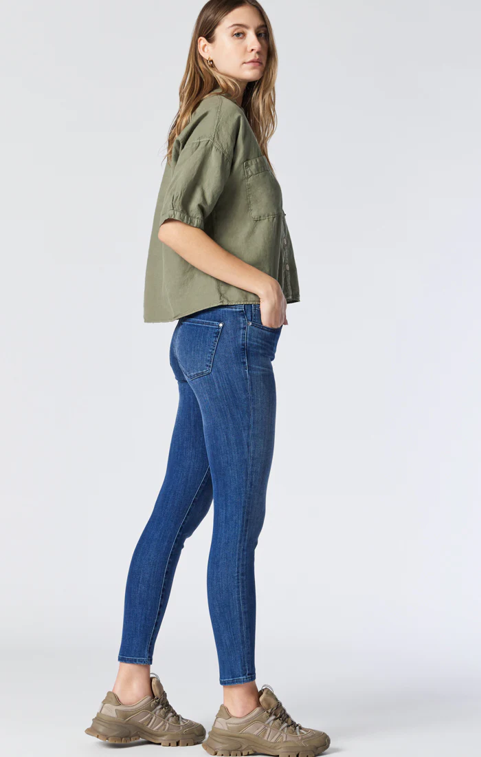 TESS SKINNY JEANS IN FOGGY BLUE SUPERSOFT CHIC - Image 5