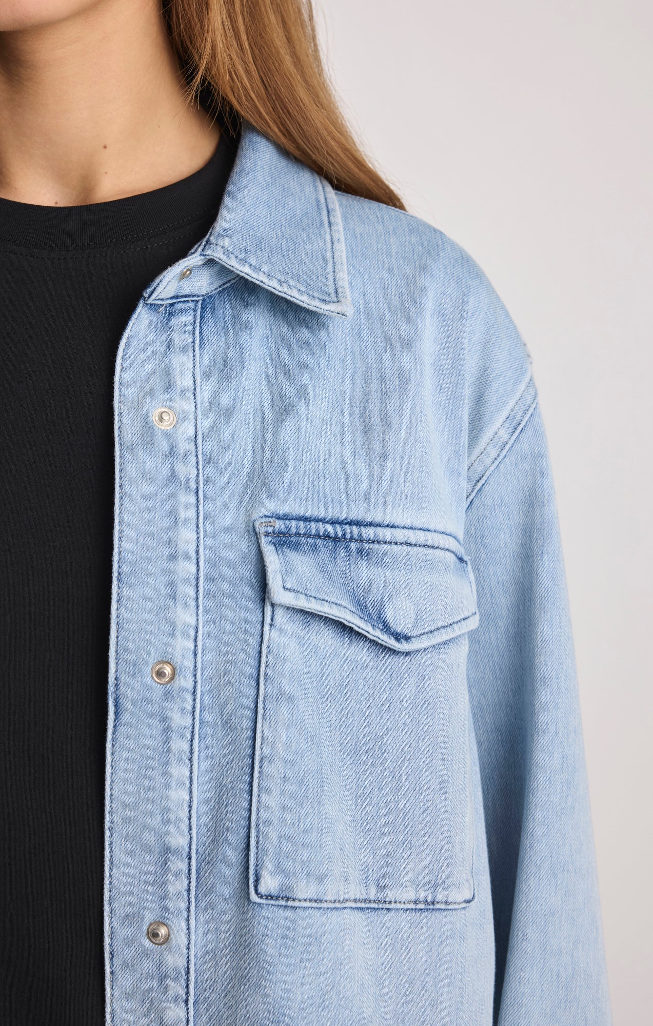 TIA DENIM SHIRT IN LIGHT MOVE - Image 4