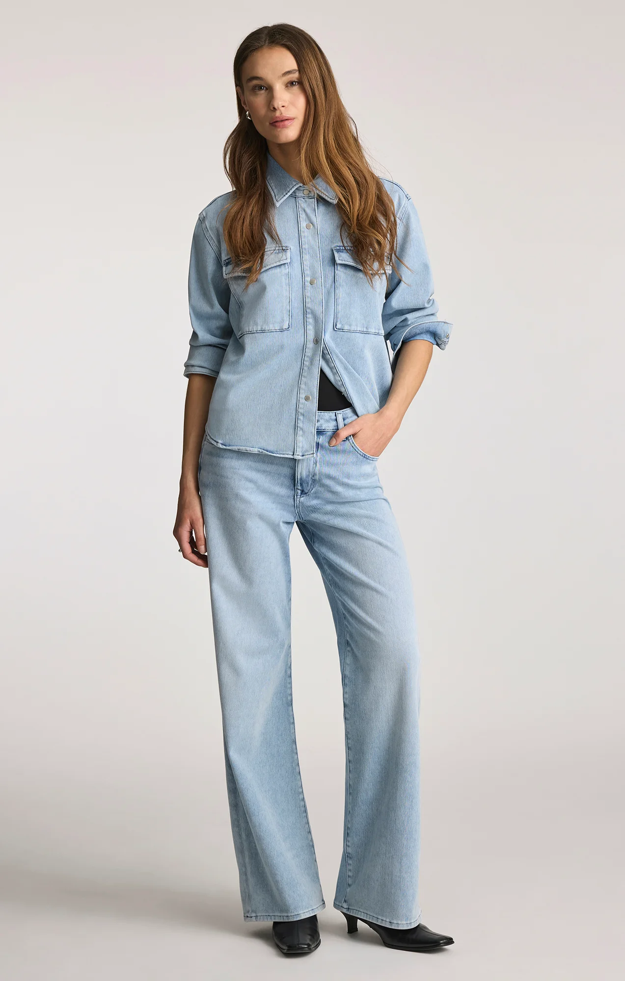 TIA DENIM SHIRT IN LIGHT MOVE - Image 5